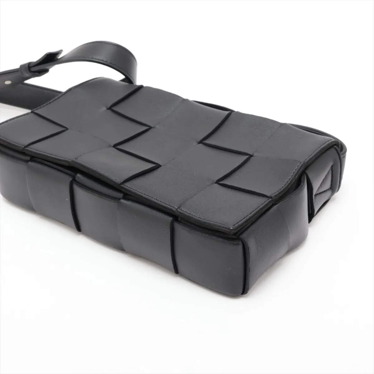 Maxi Intrecciato Cassette Leather Shoulder Bag, Black — view 3