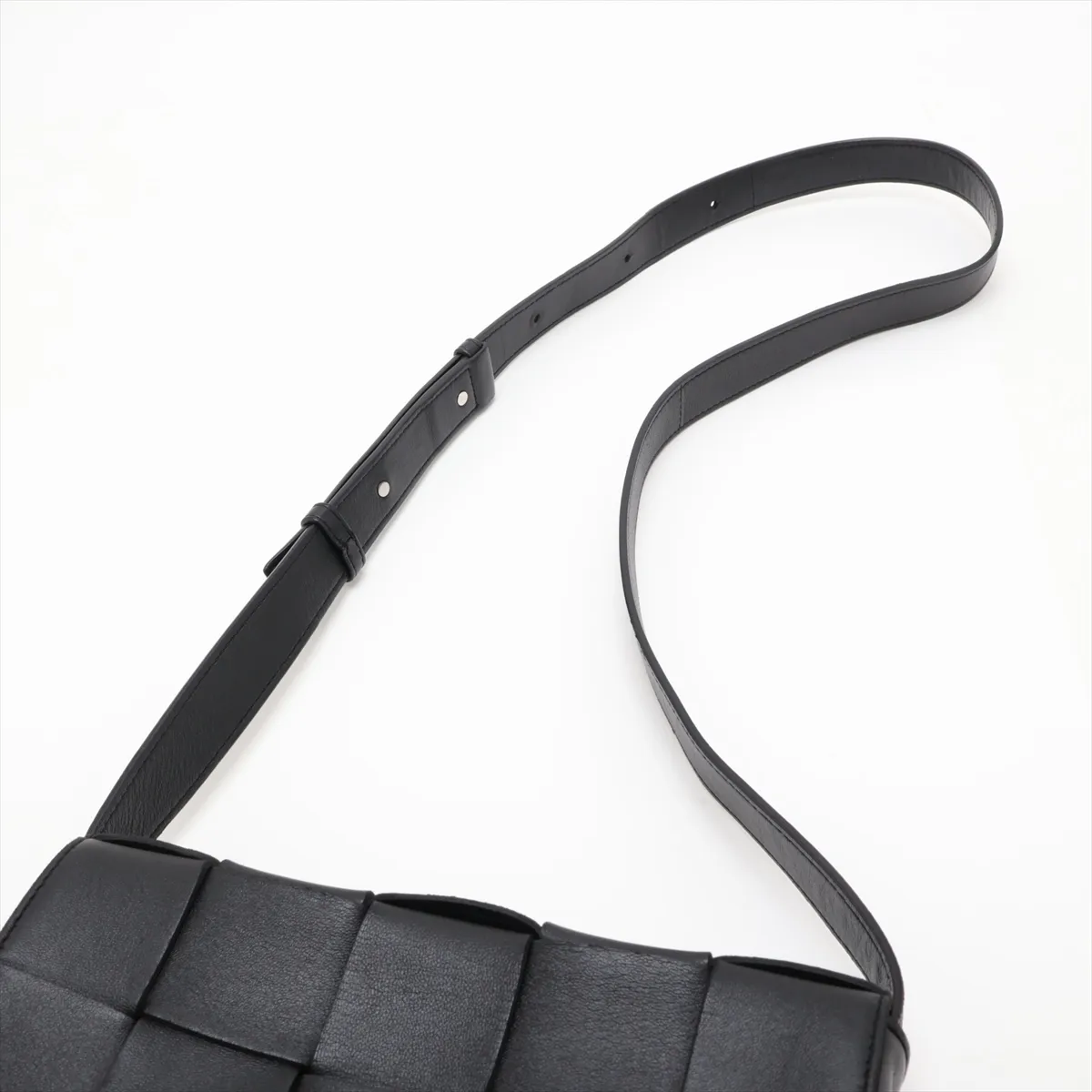 Maxi Intrecciato Cassette Leather Shoulder Bag, Black — view 5