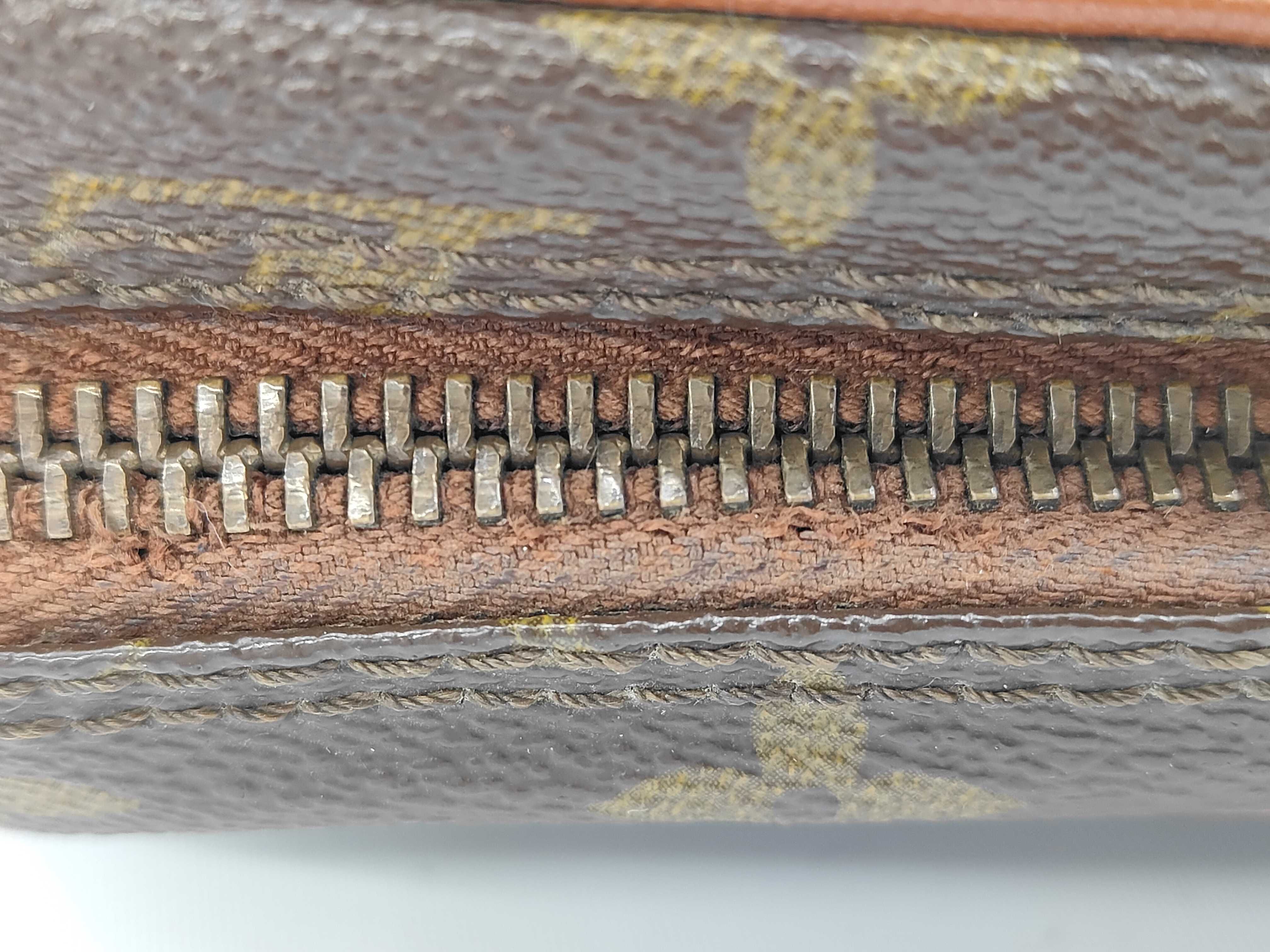 Monogram Shoulder Bag (Old Amazon model) - Zipper loop broken. — view 8
