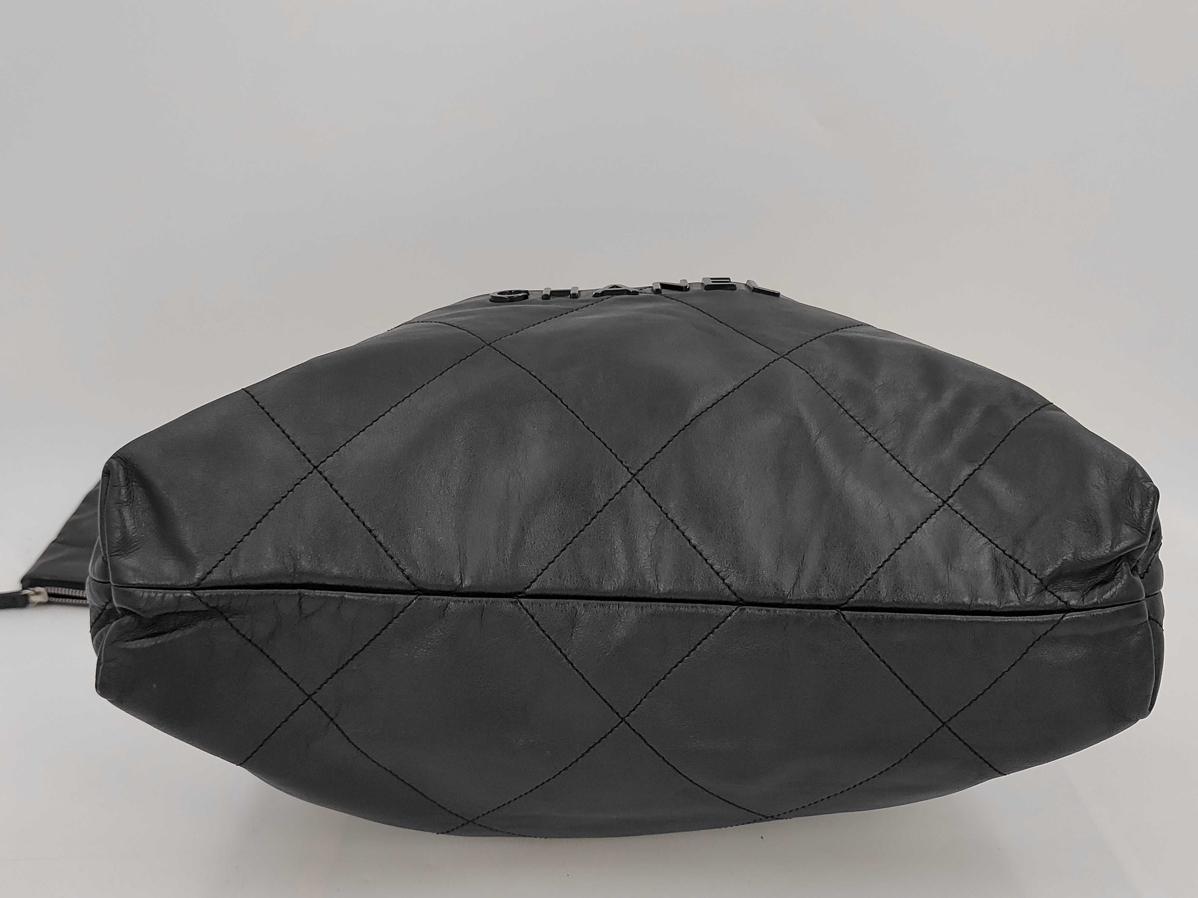 Matelassé Chanel 22 Medium So Black Serial Plate Shoulder Bag — view 4