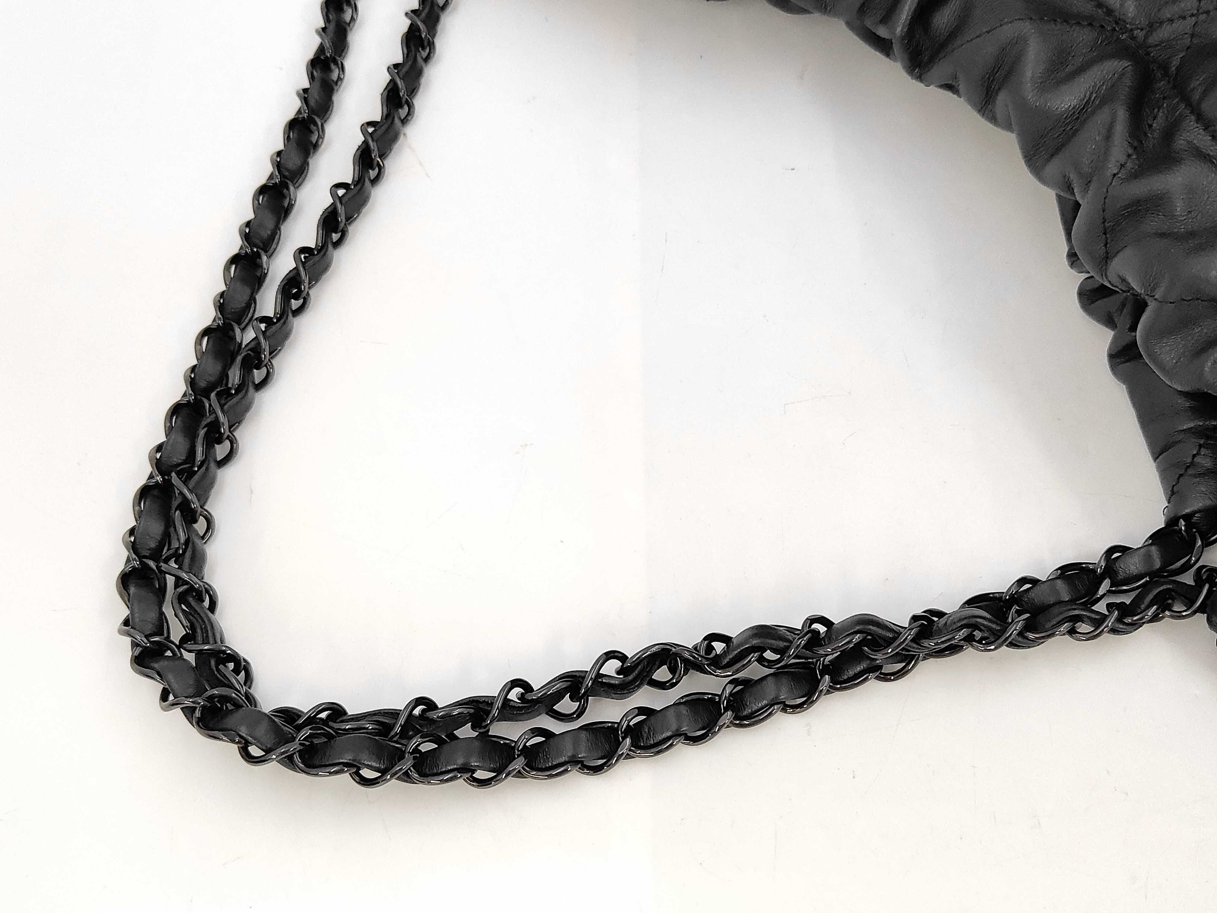 Matelassé Chanel 22 Medium So Black Serial Plate Shoulder Bag — view 5