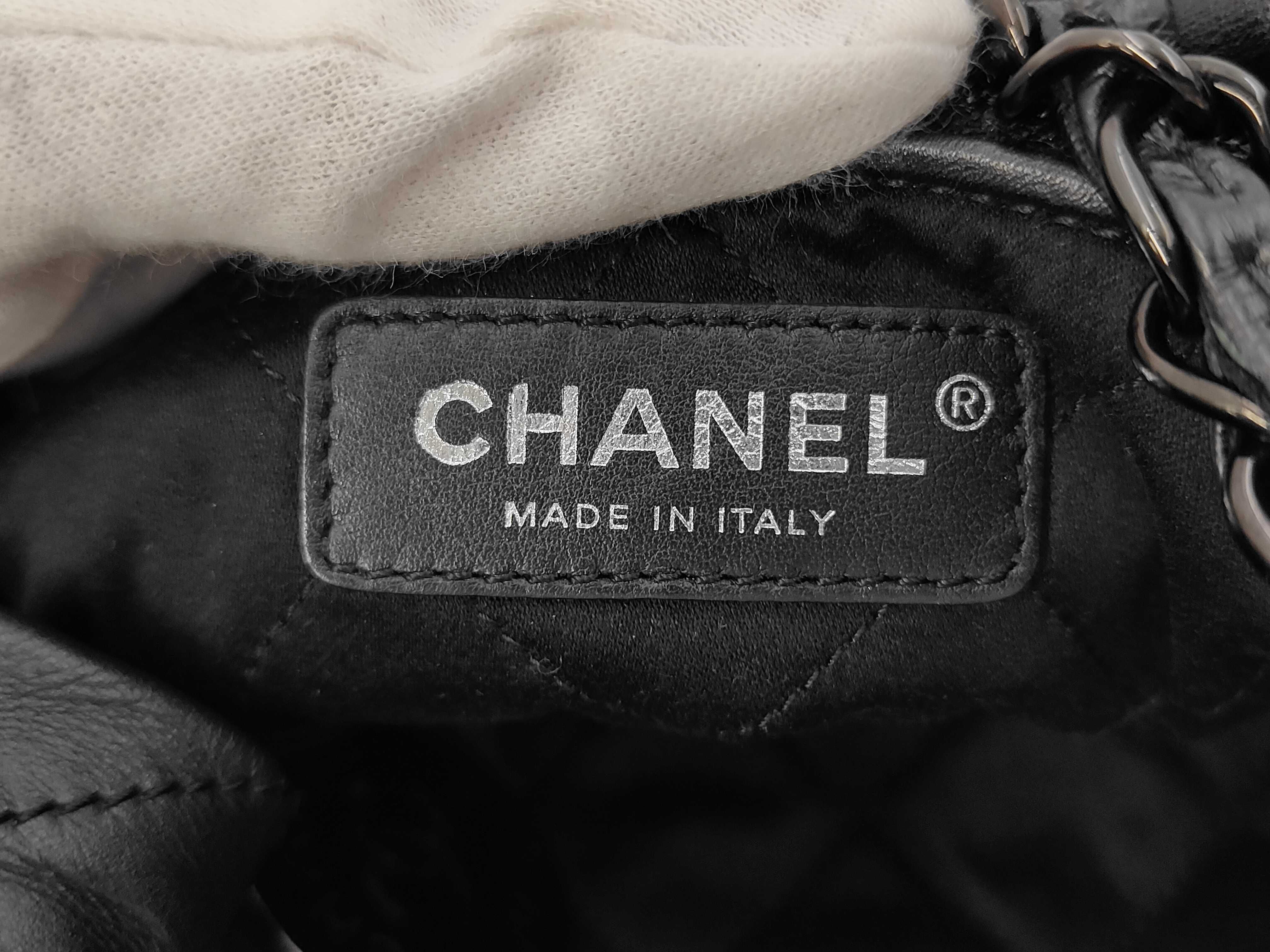 Matelassé Chanel 22 Medium So Black Serial Plate Shoulder Bag — view 10