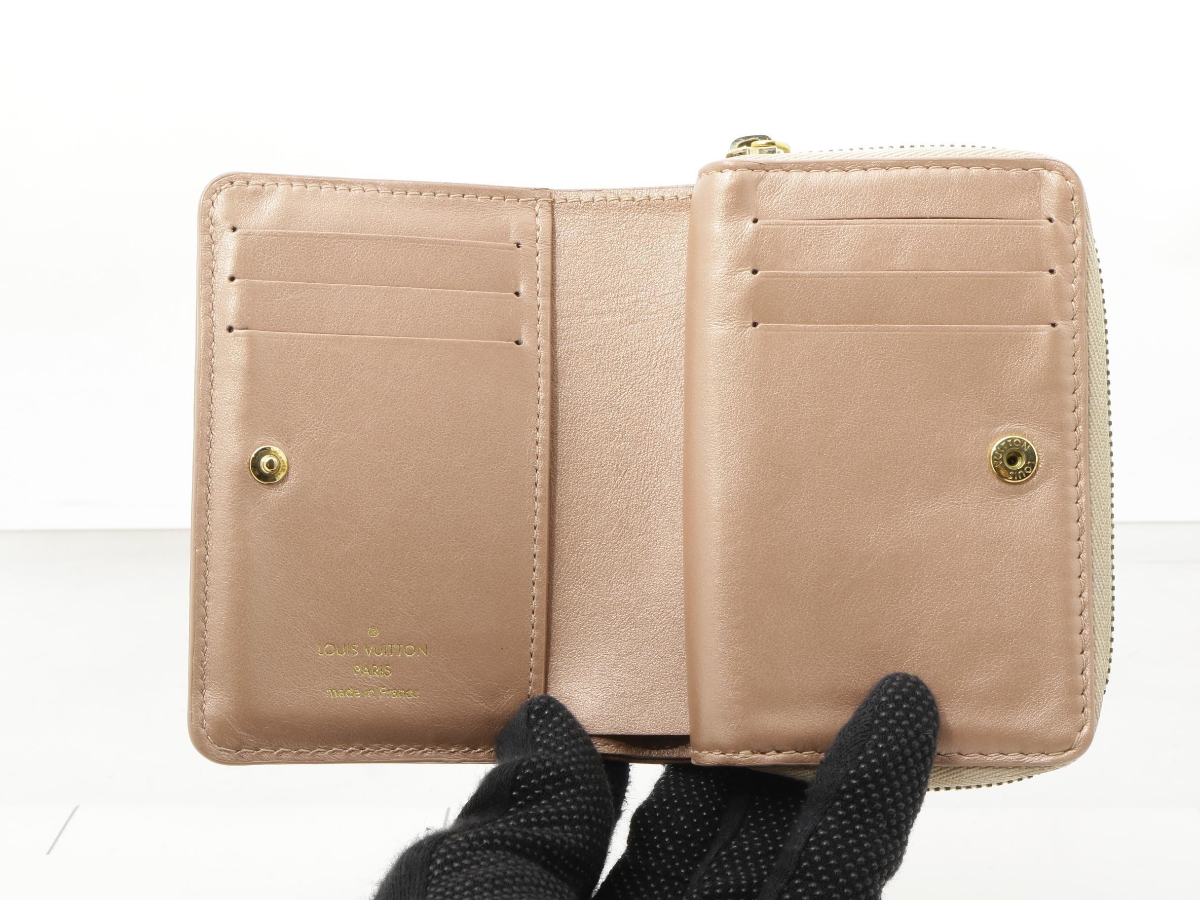 Monogram Coussin Embossed Portefeuille Lou Rose Gold RFID — view 4