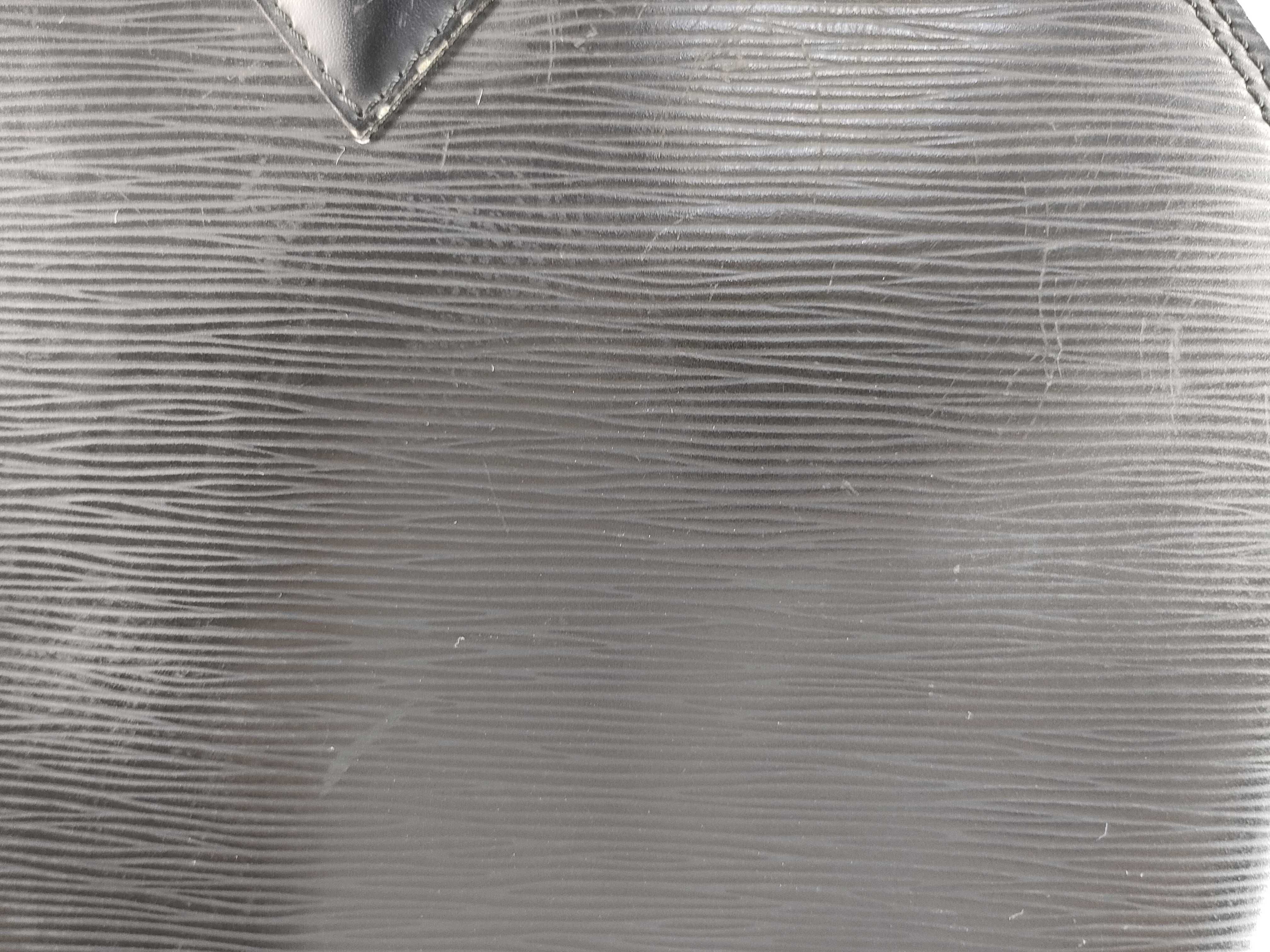 Epi Louis Vuitton Alma Handbag — view 13
