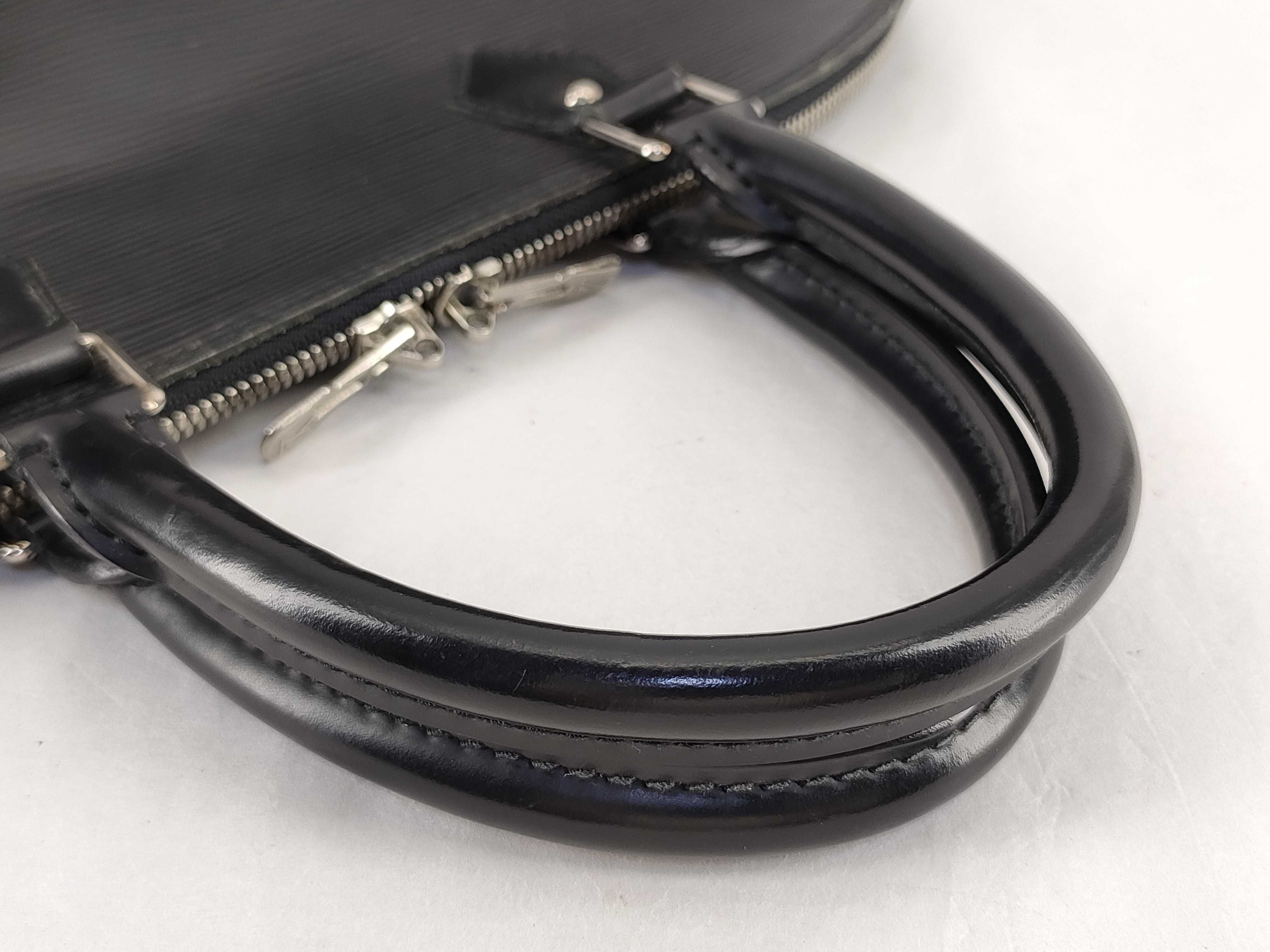 Epi Louis Vuitton Alma Handbag — view 3