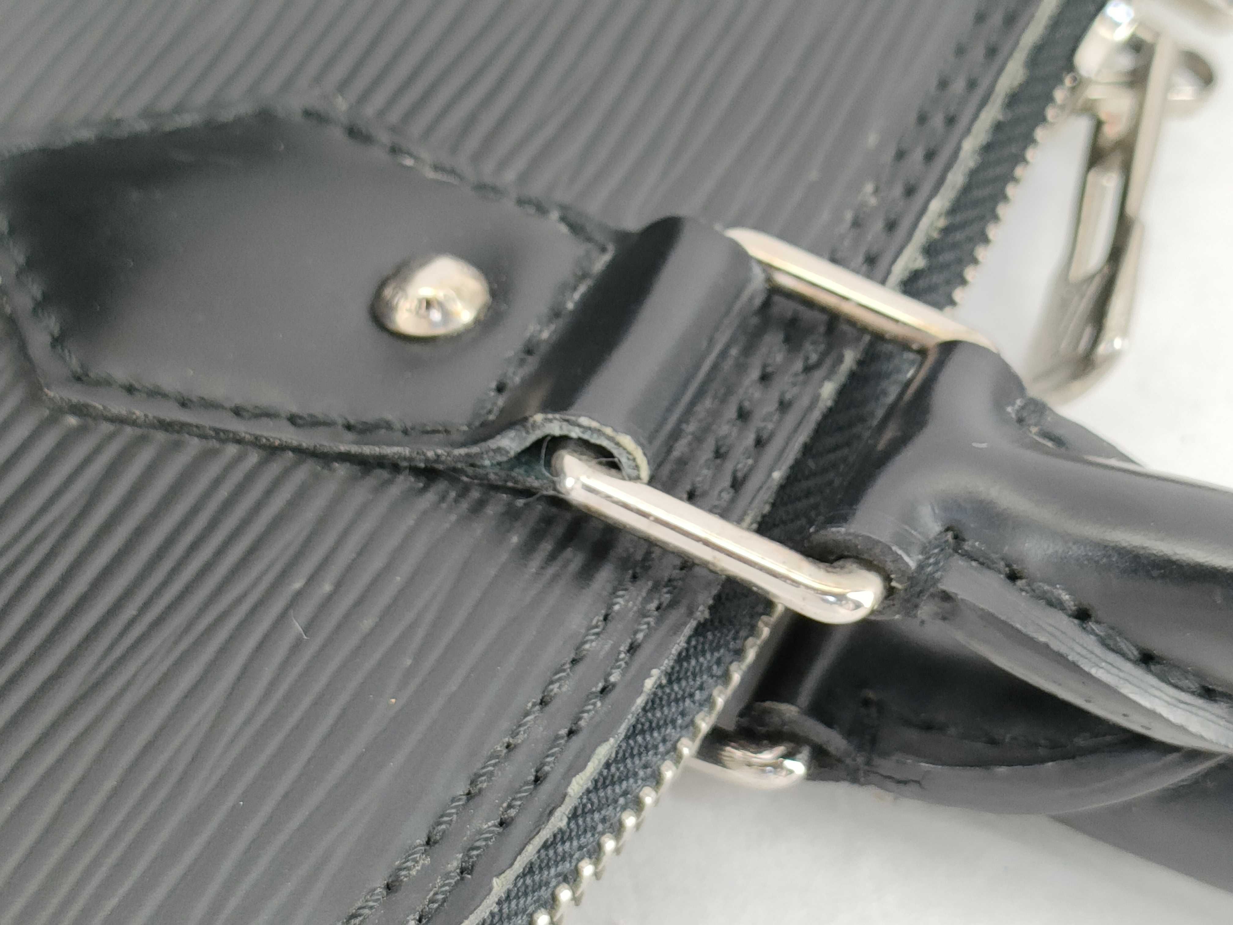 Epi Louis Vuitton Alma Handbag — view 5