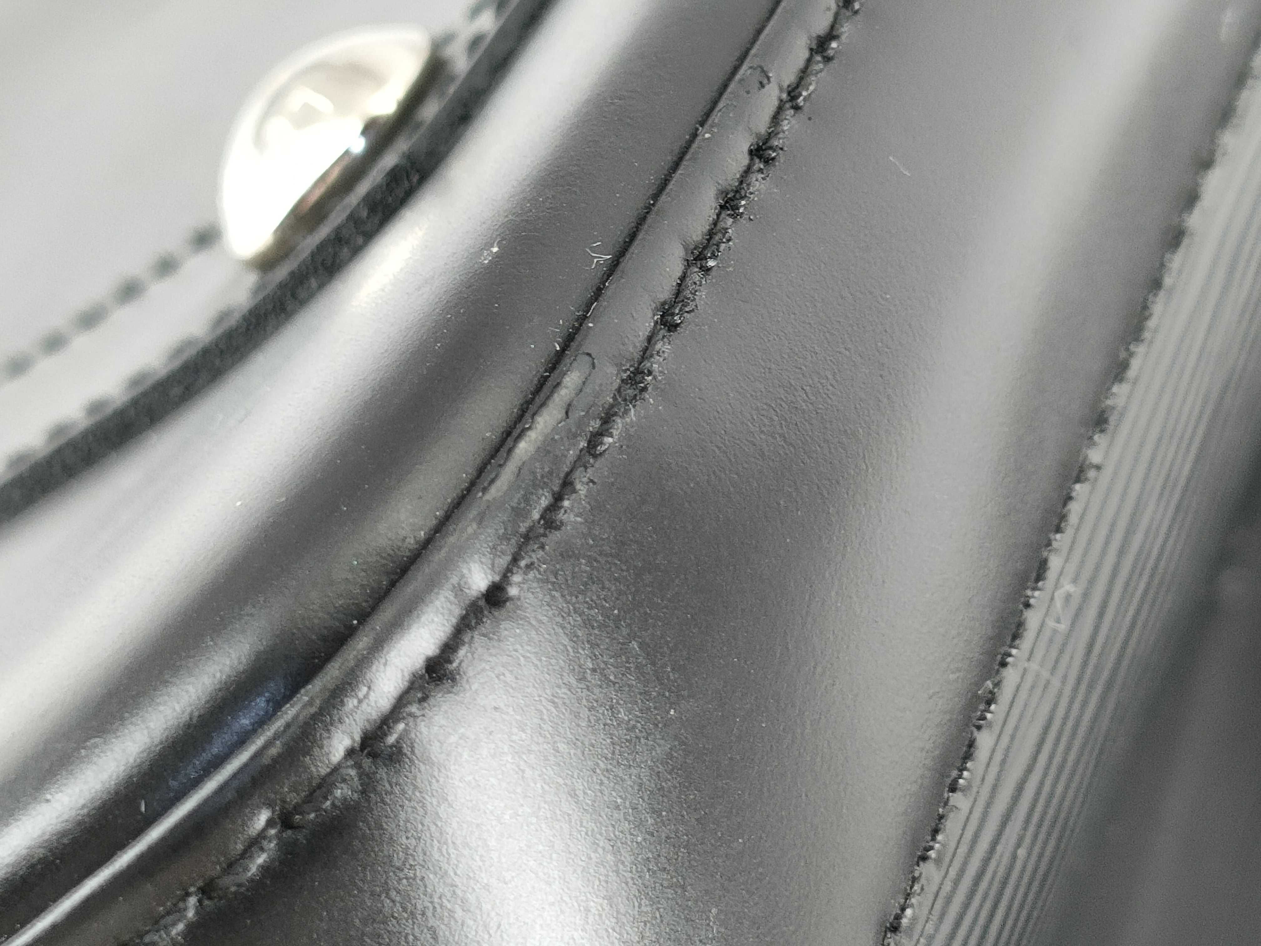 Epi Louis Vuitton Alma Handbag — view 7