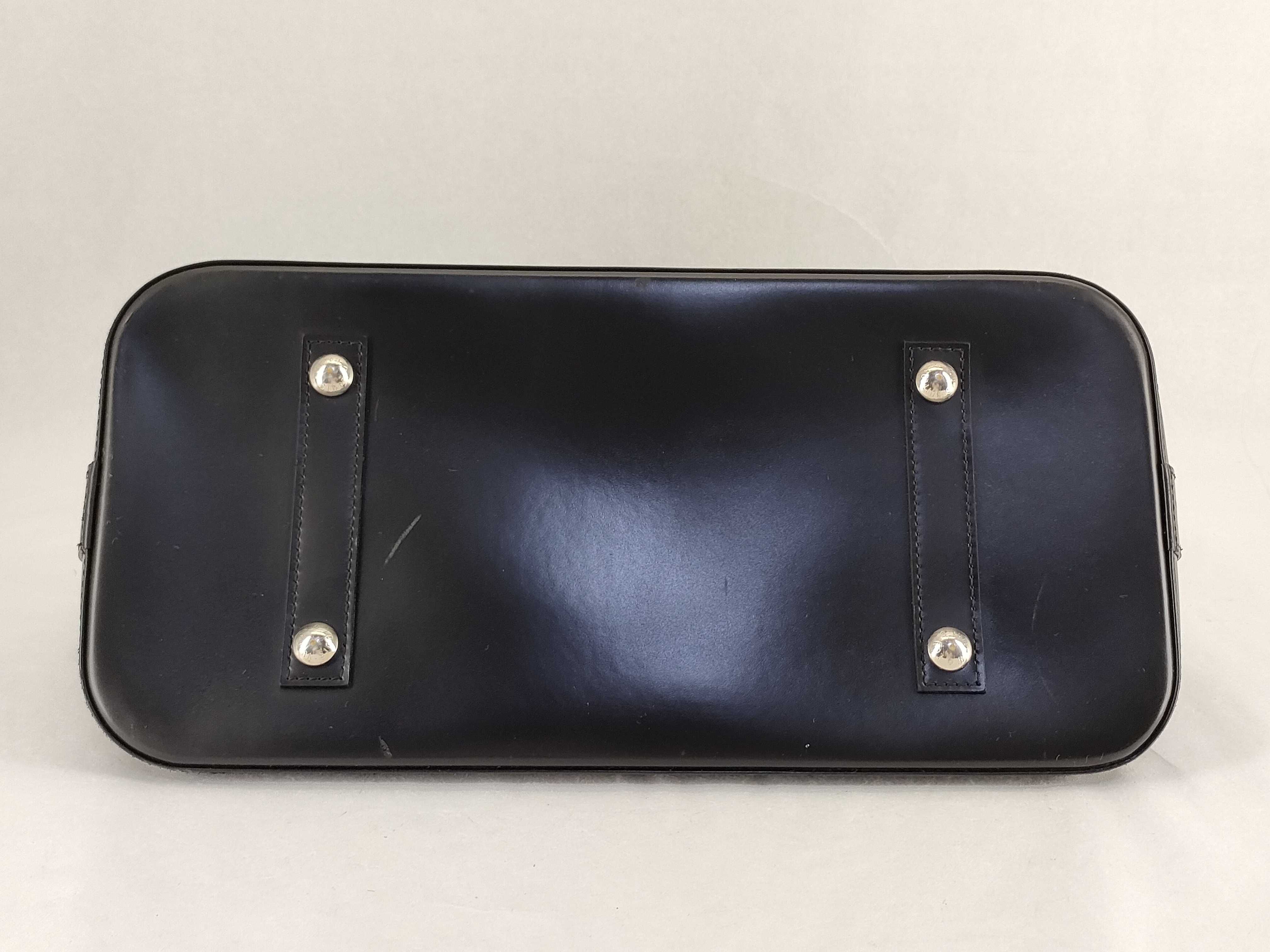 Epi Louis Vuitton Alma Handbag — view 8
