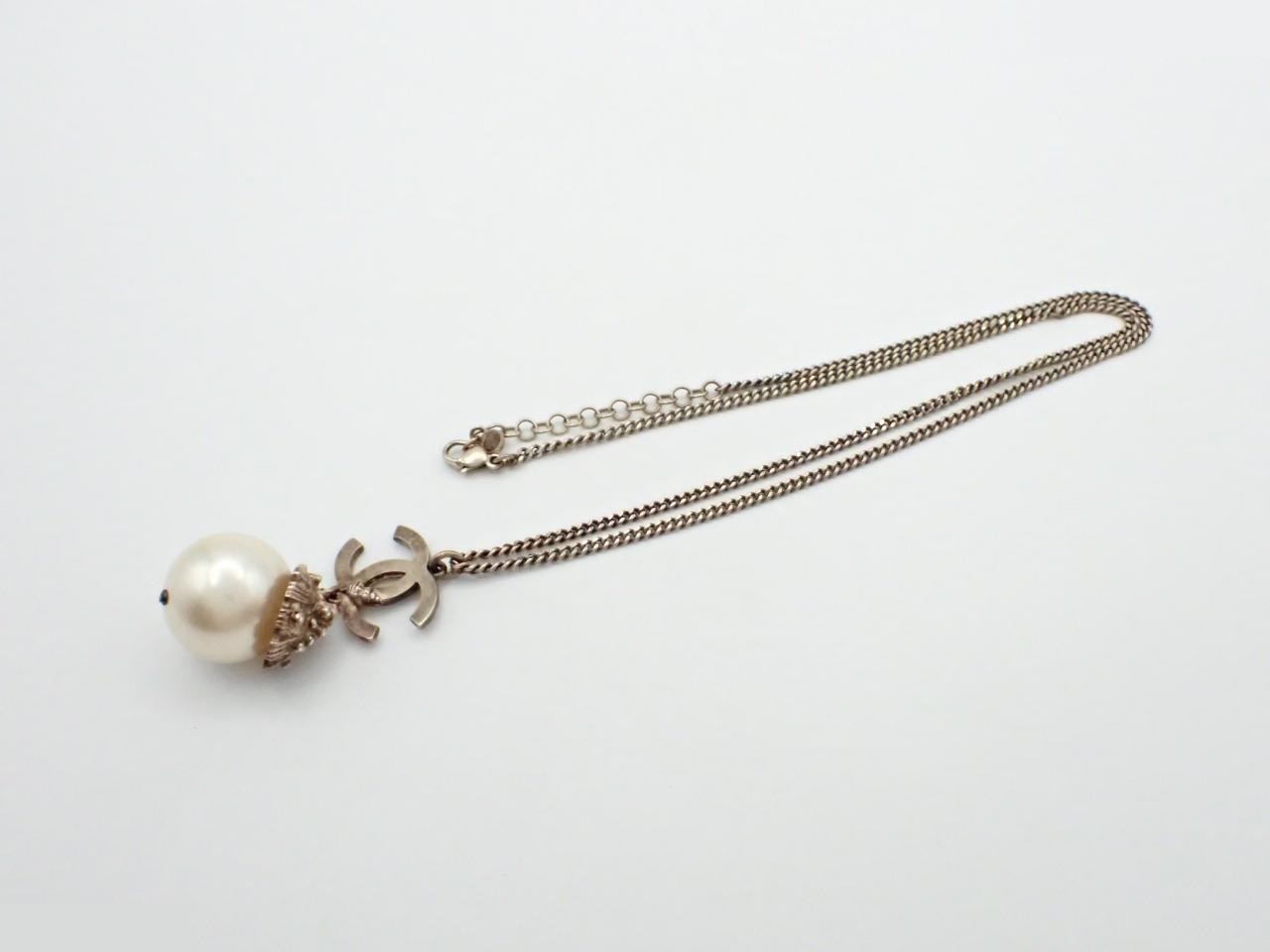 Coco Mark Necklace, Shell and Pearl, 05C — view 3