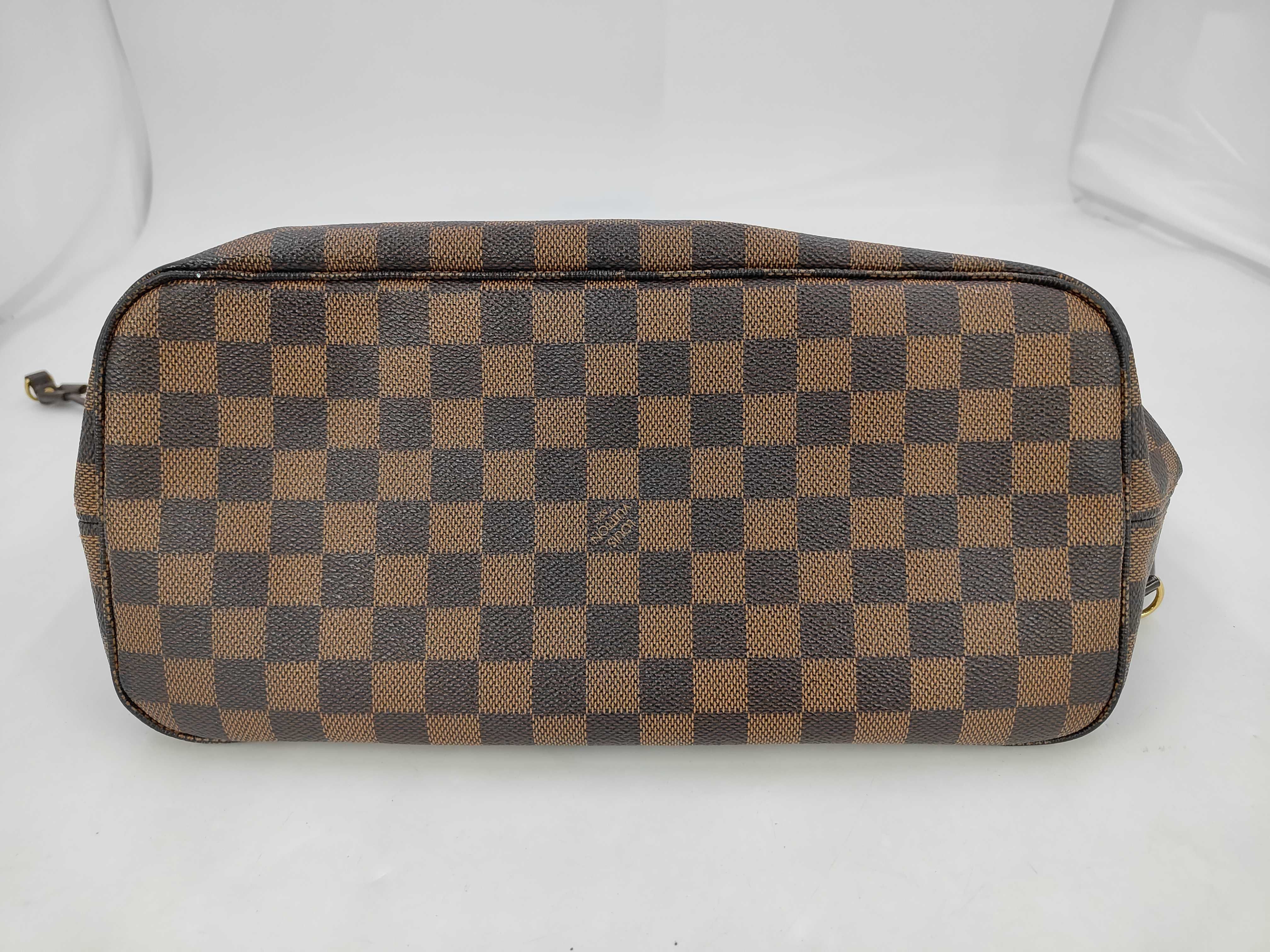 Damier Neverfull MM Tote Bag — view 4