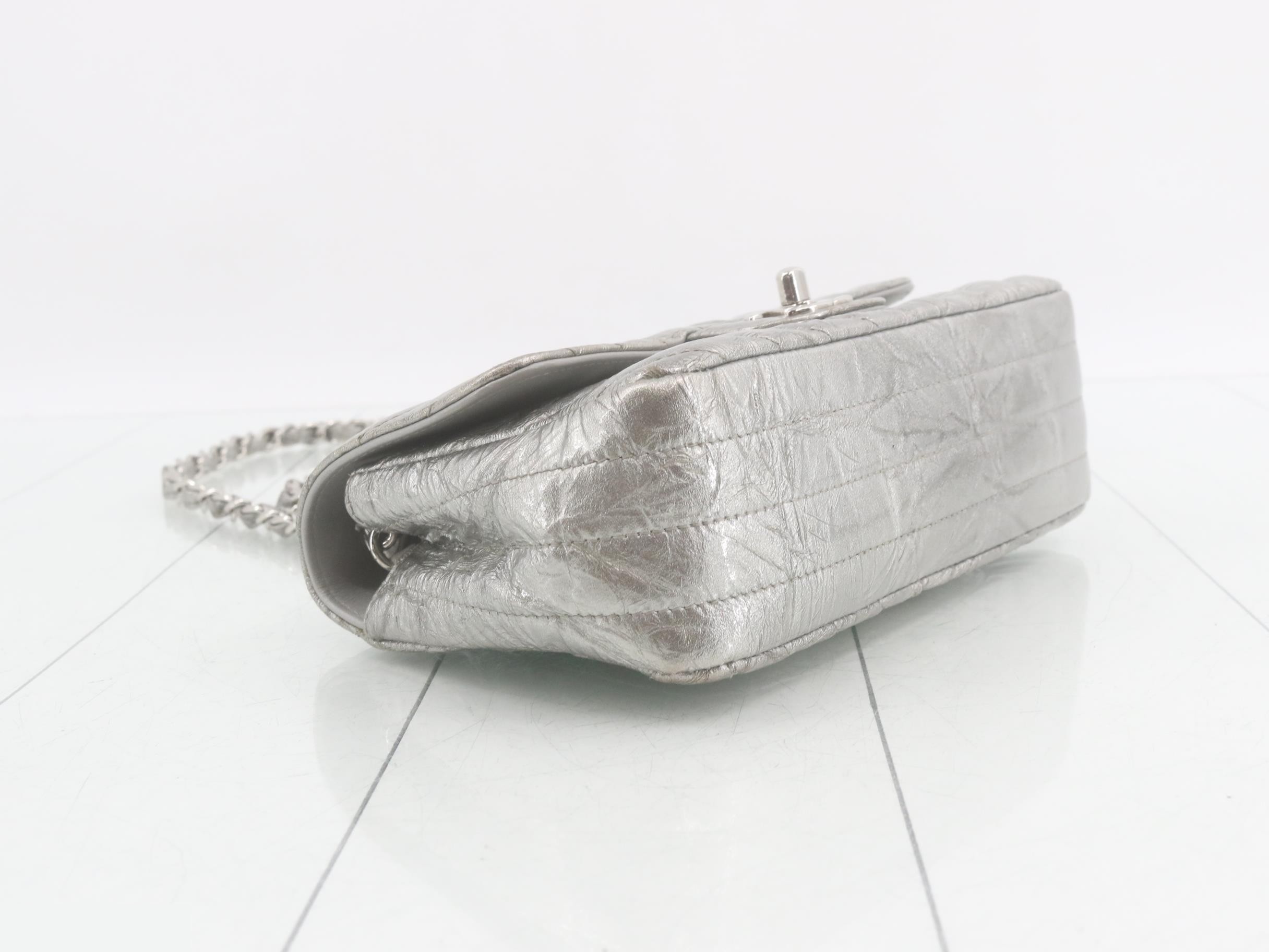 V-stitch enamel chain shoulder bag, silver color — view 5
