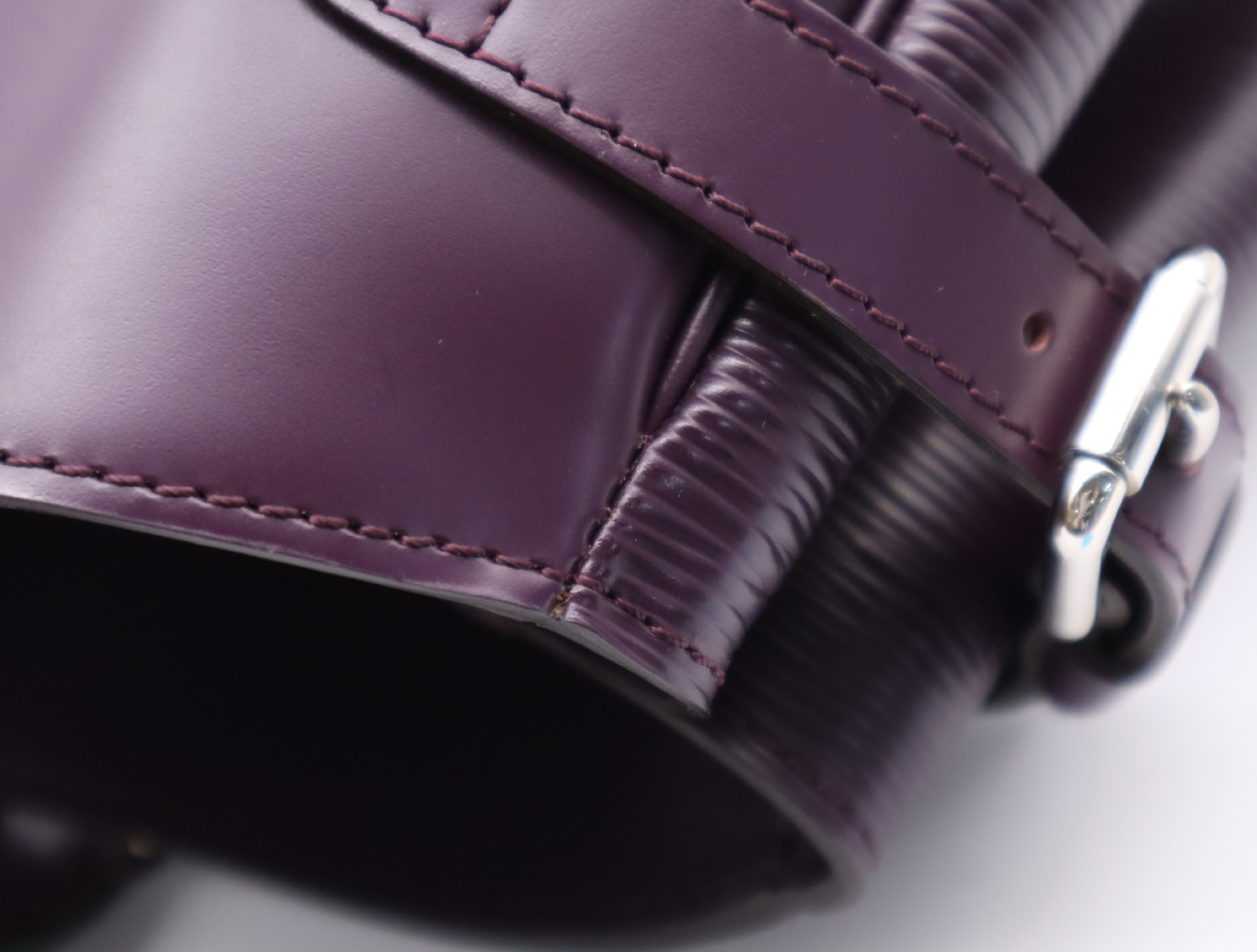 M5926K Epi Passy Cassis Handbag — view 11