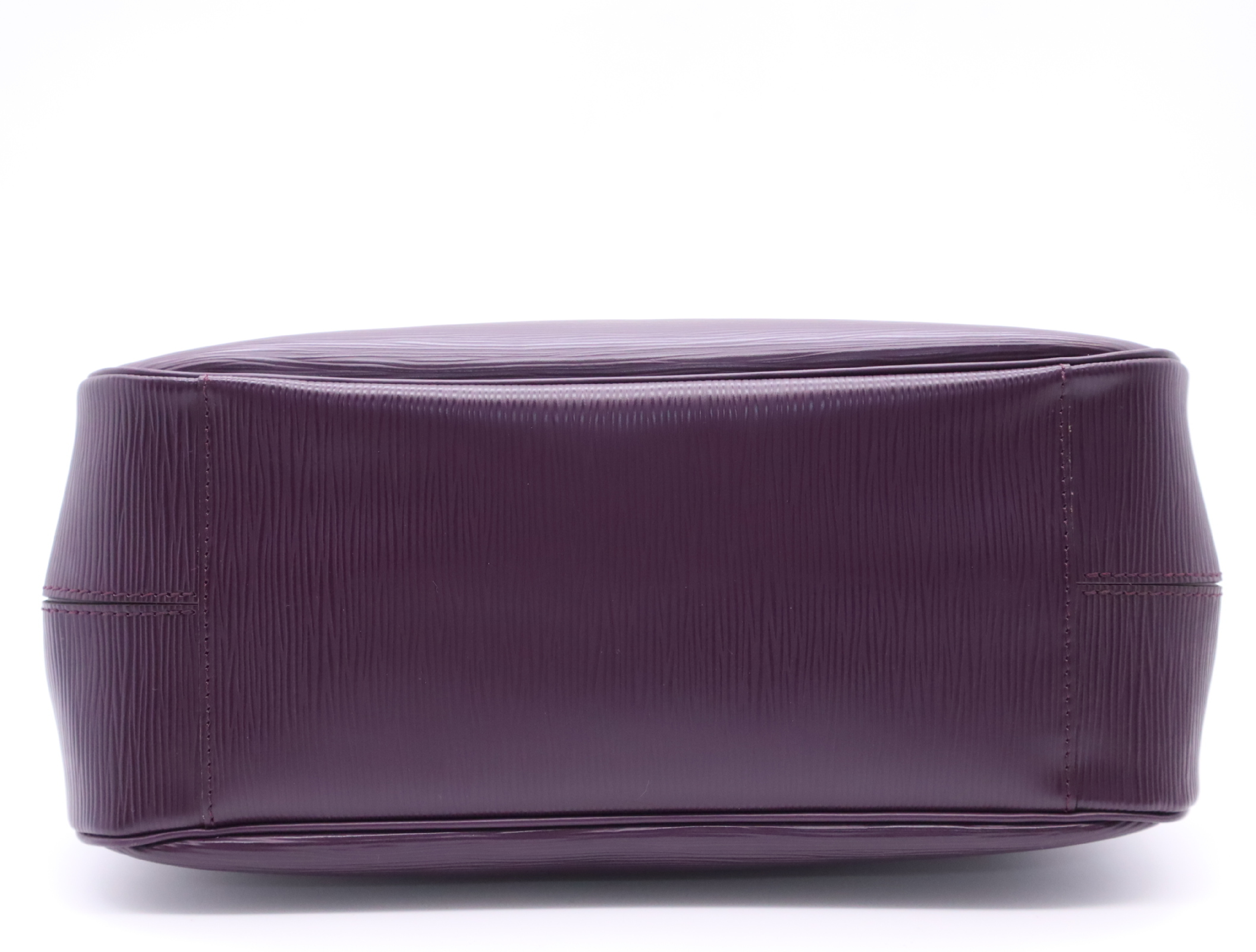 M5926K Epi Passy Cassis Handbag — view 4