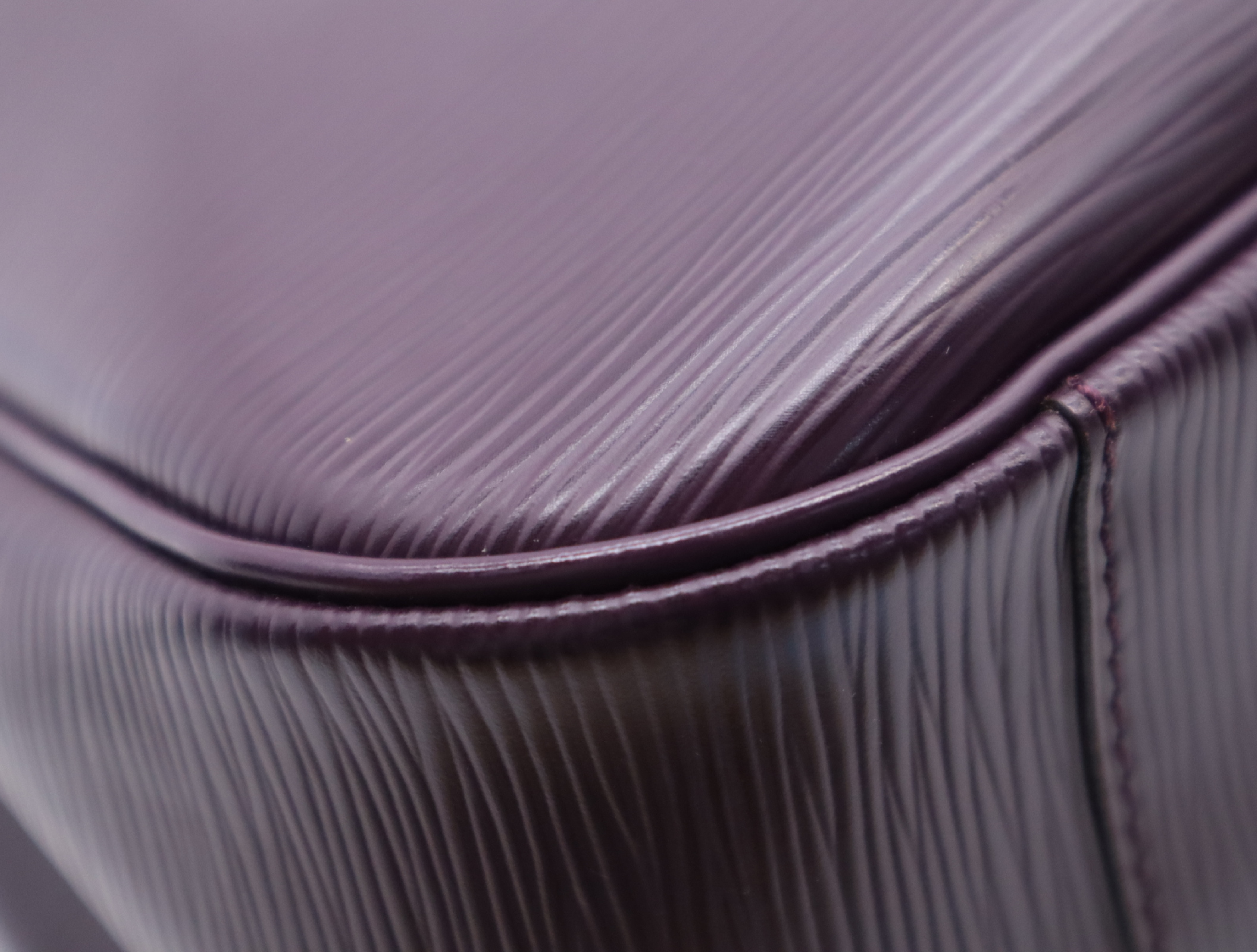 M5926K Epi Passy Cassis Handbag — view 6