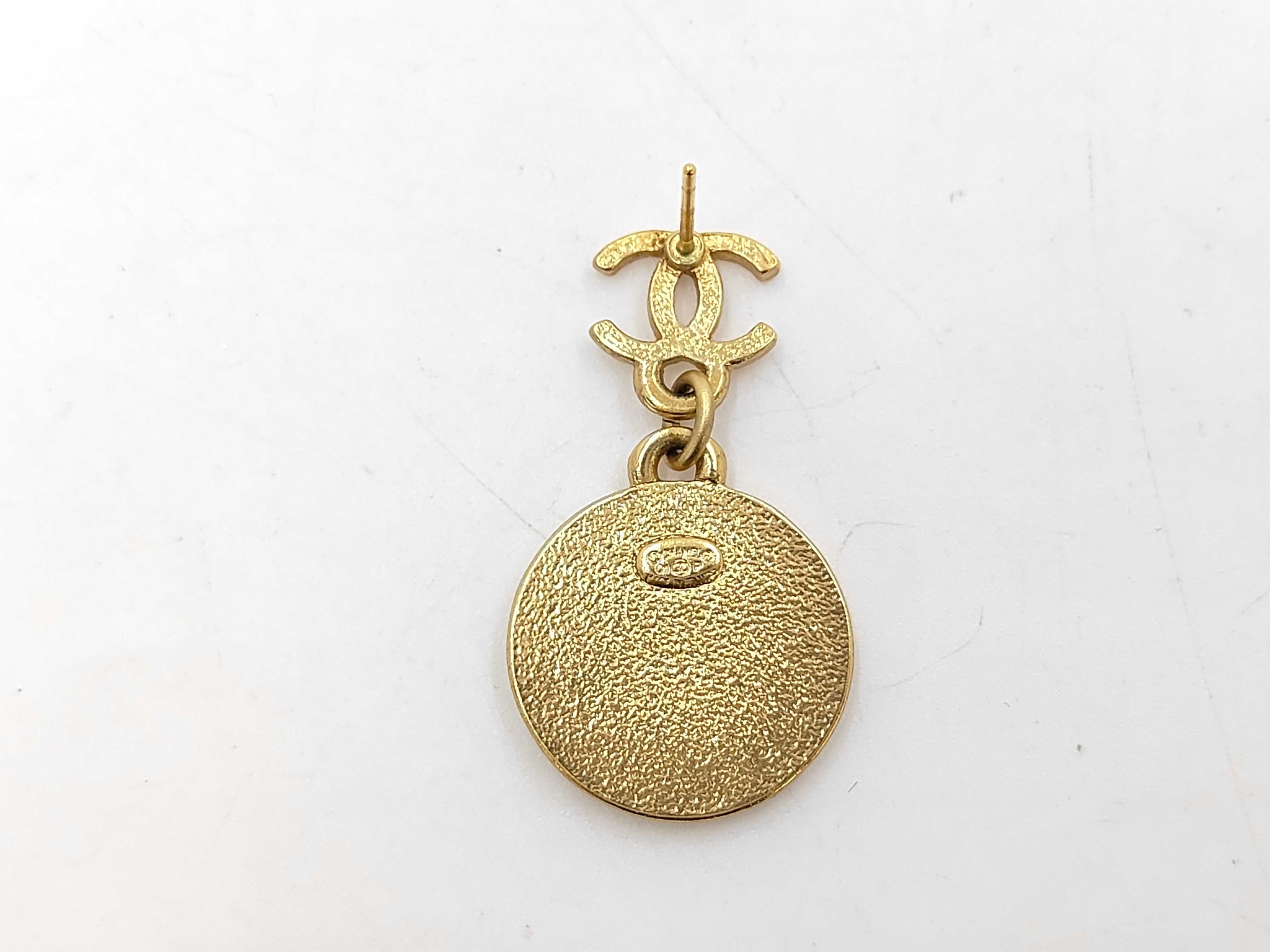 (Chanel) single earring — view 2