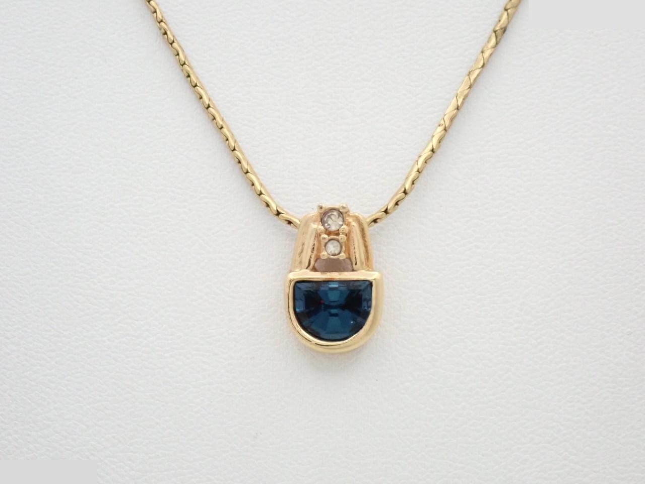 Other lines: Precious metals, necklaces, pendants, chain approximately 44cm