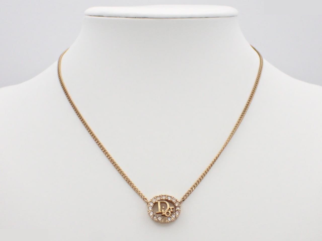 Other lines: Precious metals, necklaces, logo, rhinestones, gold. — view 3