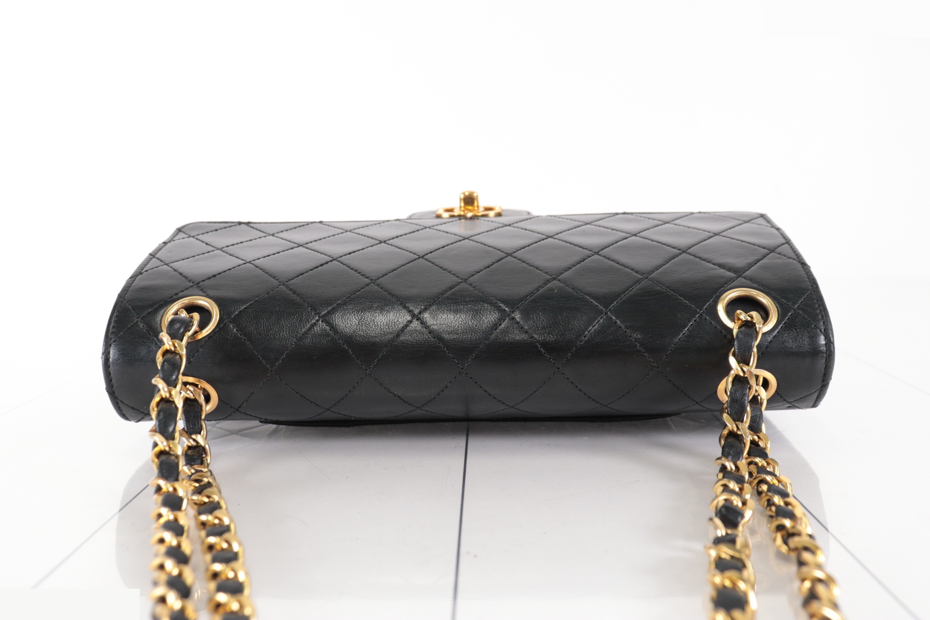 Double flap 25 Lambskin Chain Shoulder Bag, Series 0 — view 5