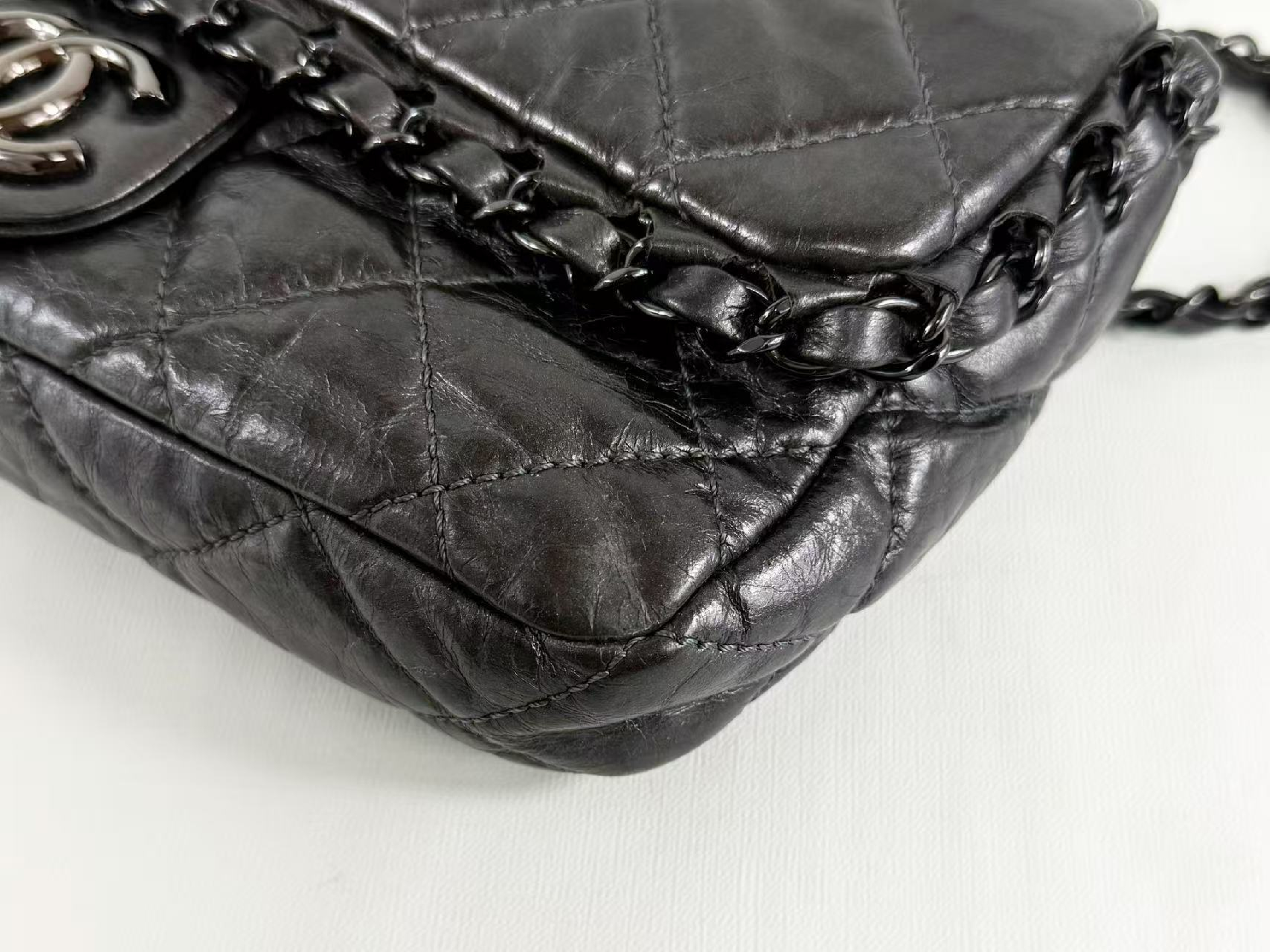 Matelassé black hardware chain-around shoulder bag, wrinkled finish, approximately W25cm, serial number in the 14 range. Includes dust bag and sticker. Item number 14767933. — view 11