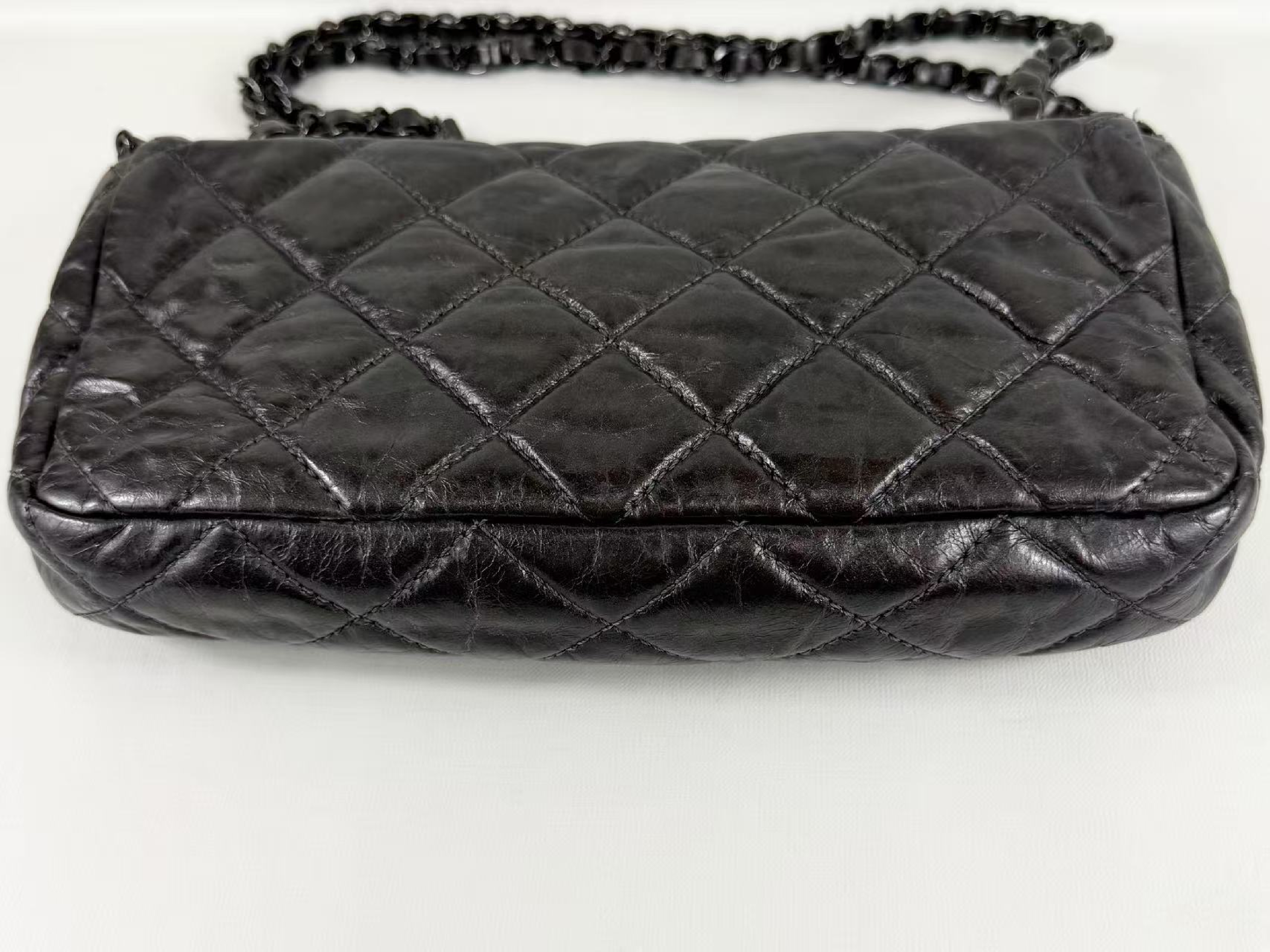Matelassé black hardware chain-around shoulder bag, wrinkled finish, approximately W25cm, serial number in the 14 range. Includes dust bag and sticker. Item number 14767933. — view 12