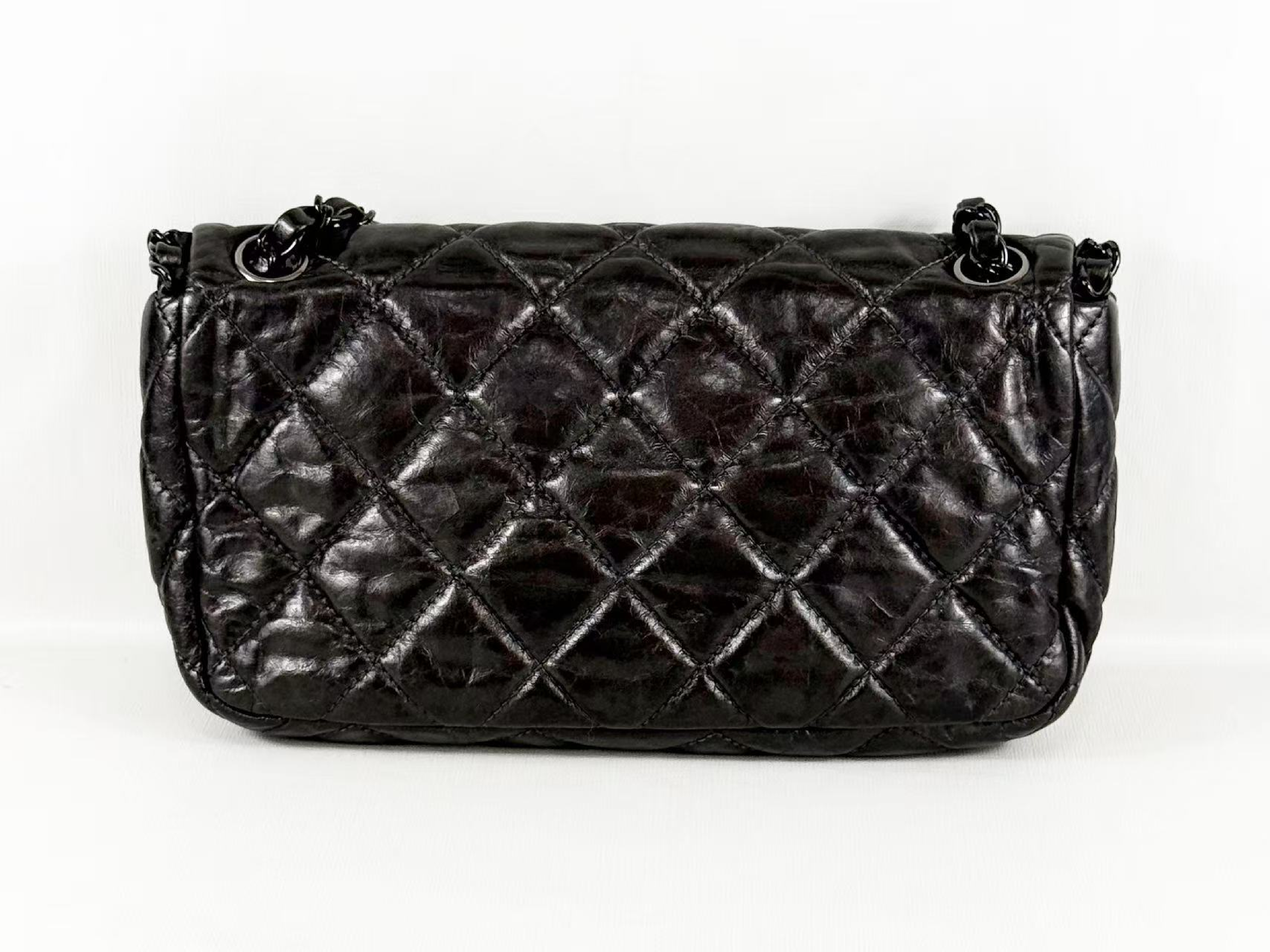 Matelassé black hardware chain-around shoulder bag, wrinkled finish, approximately W25cm, serial number in the 14 range. Includes dust bag and sticker. Item number 14767933. — view 3