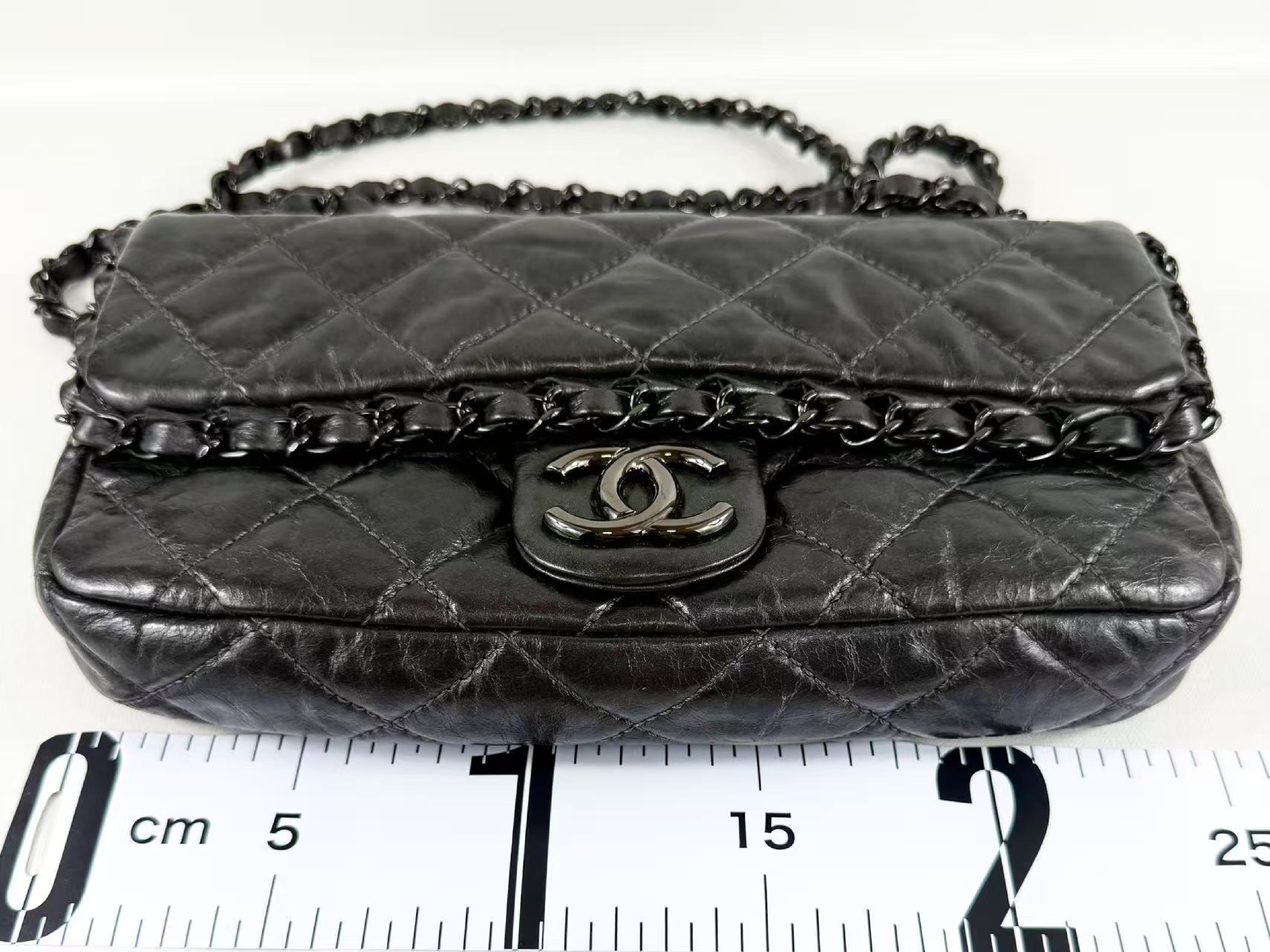 Matelassé black hardware chain-around shoulder bag, wrinkled finish, approximately W25cm, serial number in the 14 range. Includes dust bag and sticker. Item number 14767933. — view 4