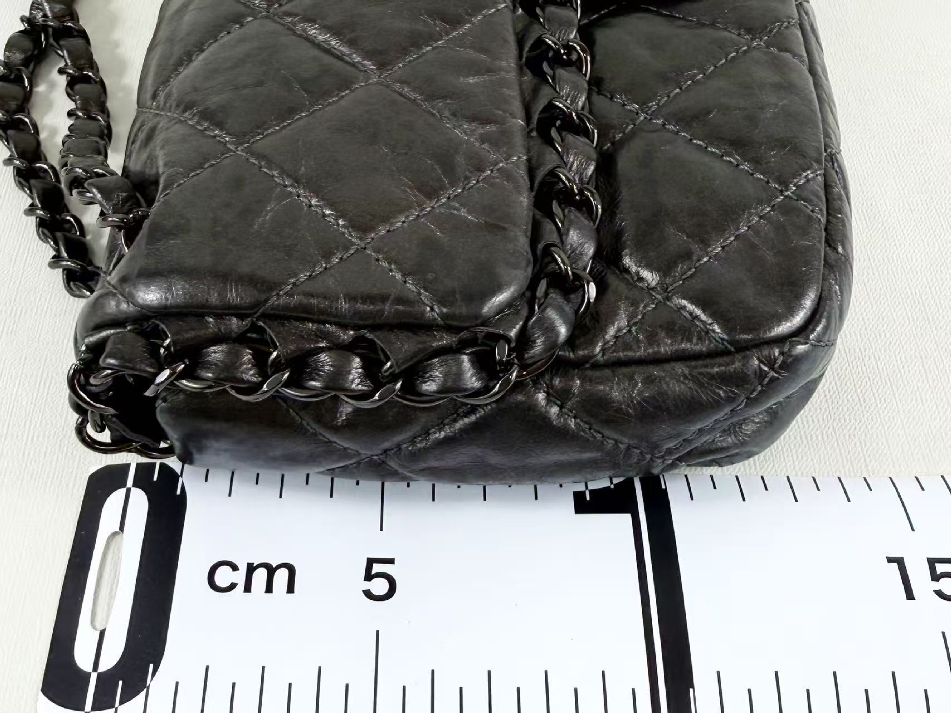 Matelassé black hardware chain-around shoulder bag, wrinkled finish, approximately W25cm, serial number in the 14 range. Includes dust bag and sticker. Item number 14767933. — view 5