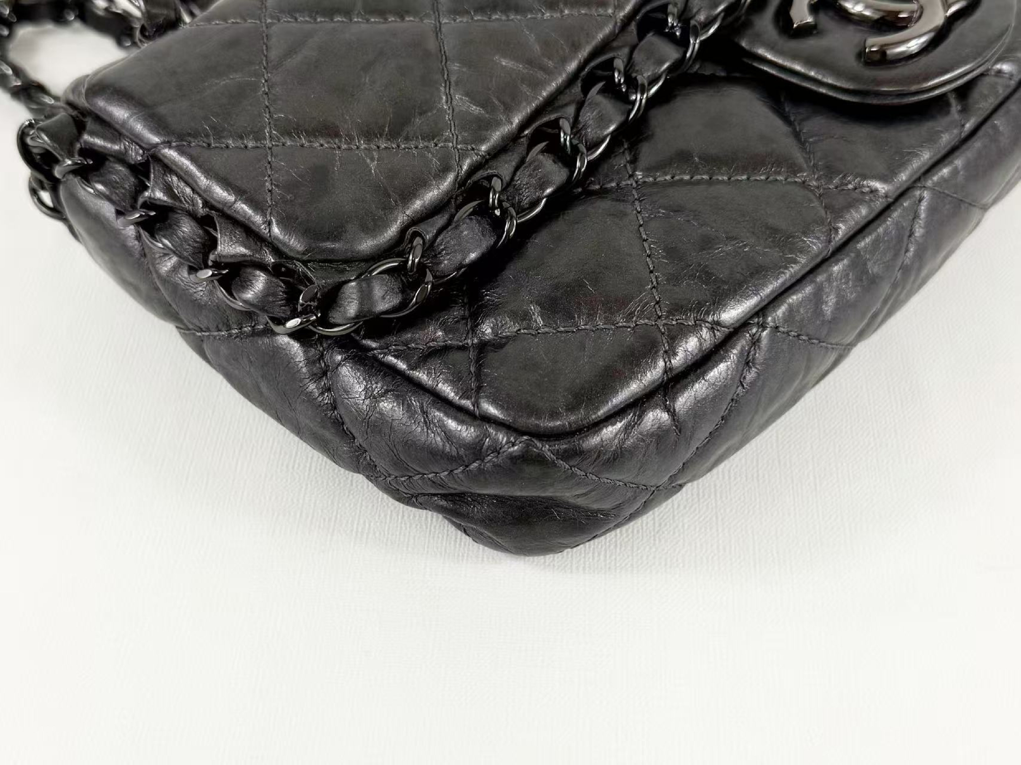 Matelassé black hardware chain-around shoulder bag, wrinkled finish, approximately W25cm, serial number in the 14 range. Includes dust bag and sticker. Item number 14767933. — view 10