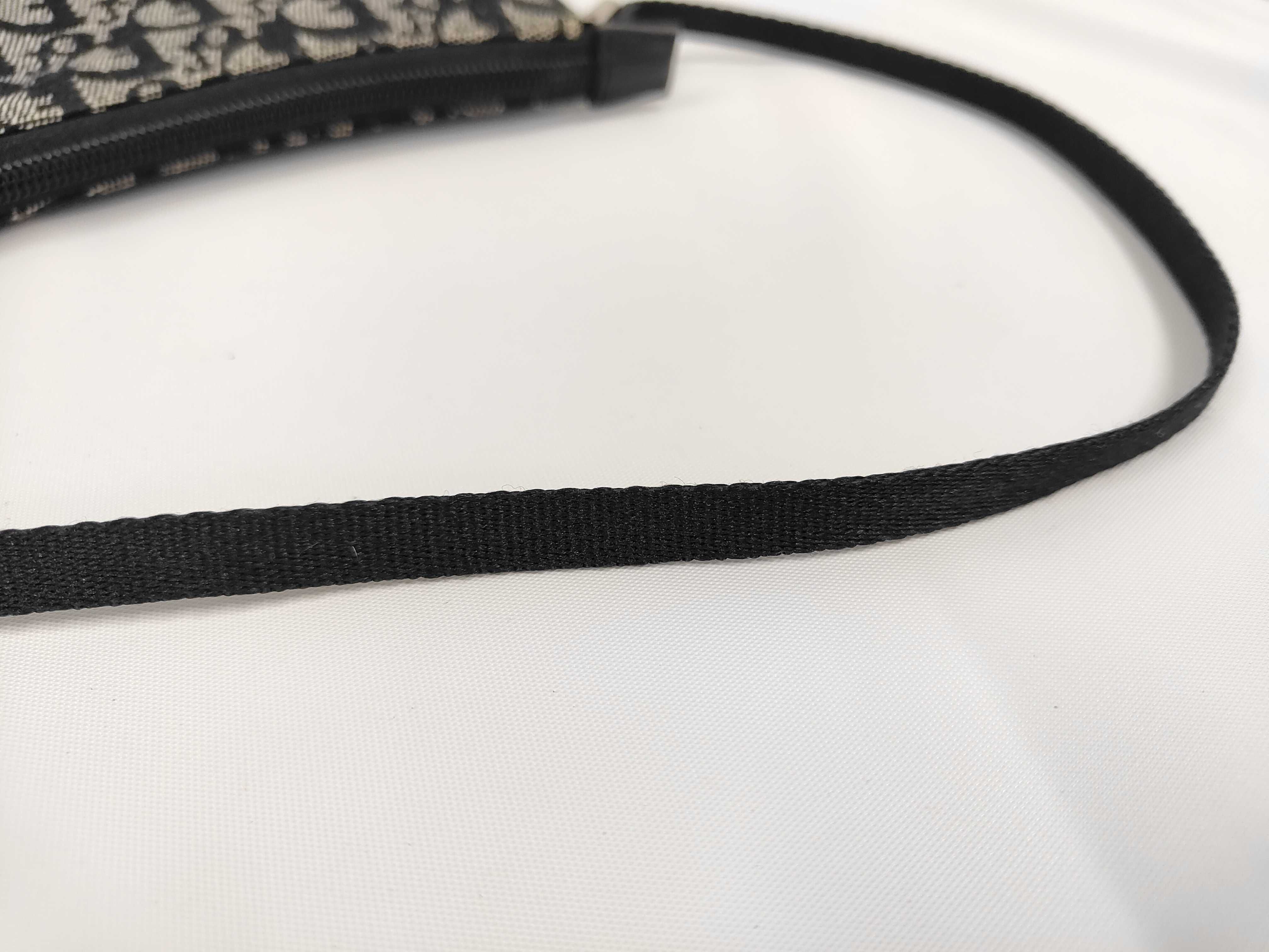 Trotter Accessory Pouch One-Shoulder Bag - Handbag — view 5