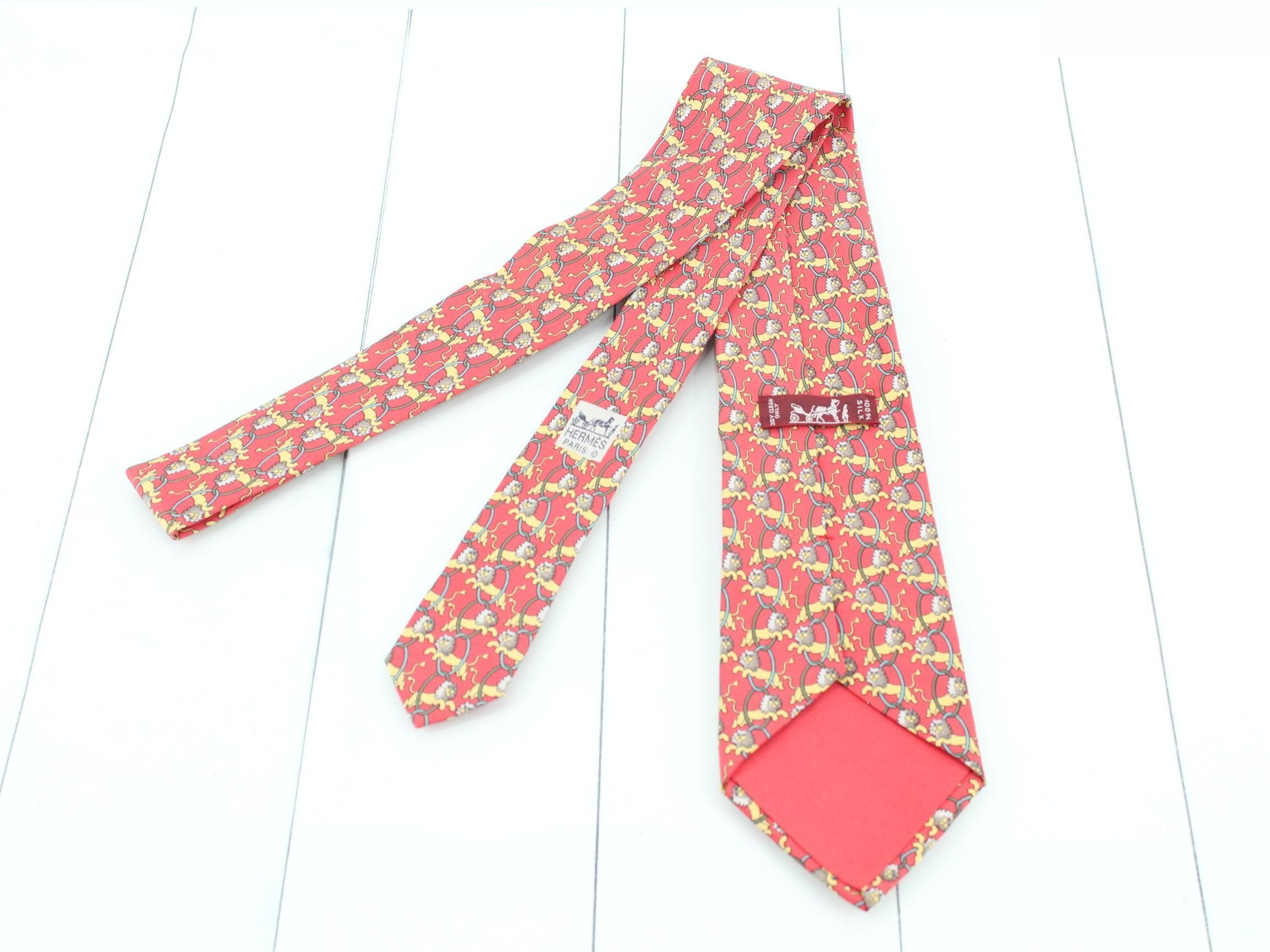 tie — view 2