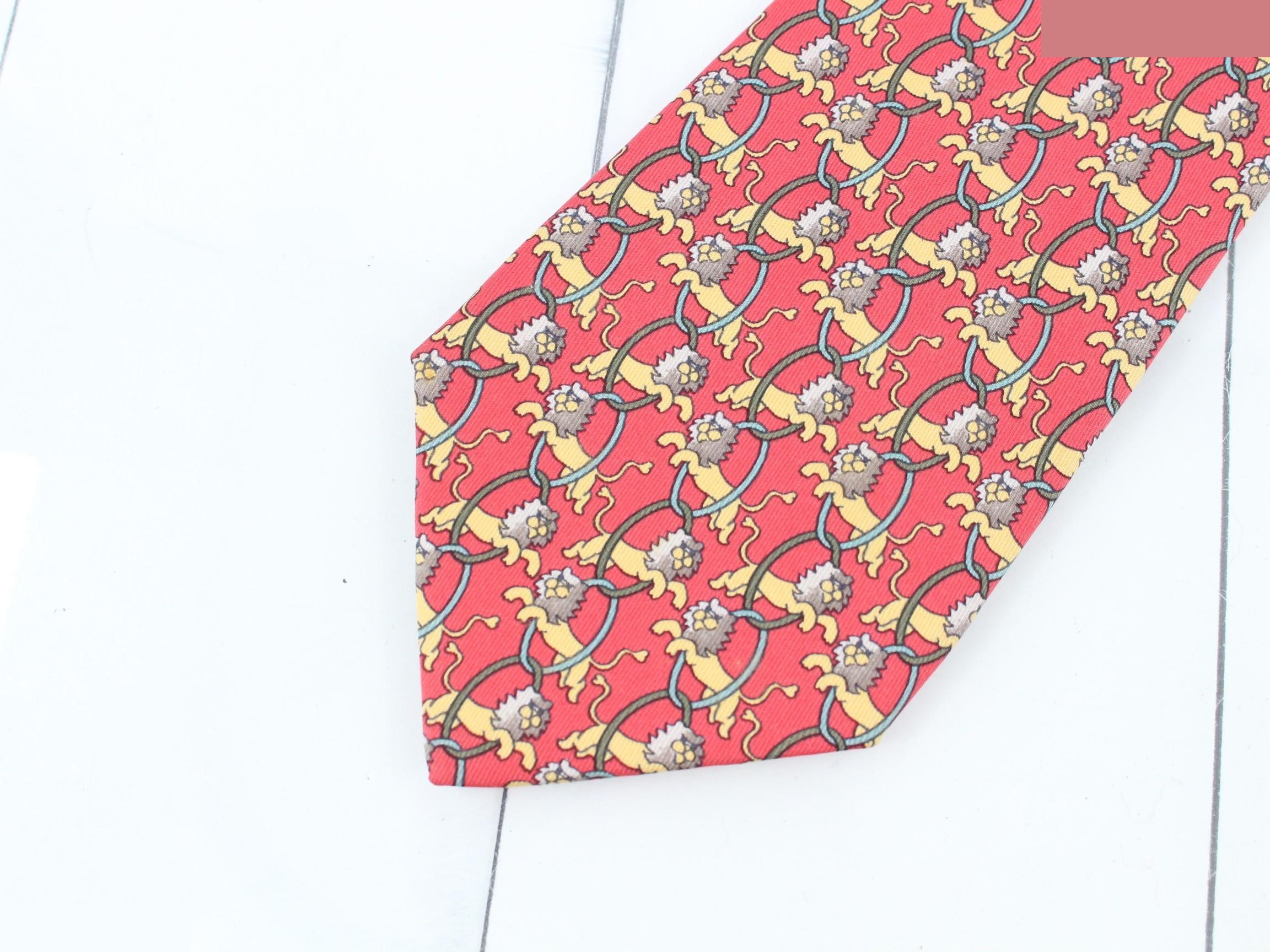 tie — view 3