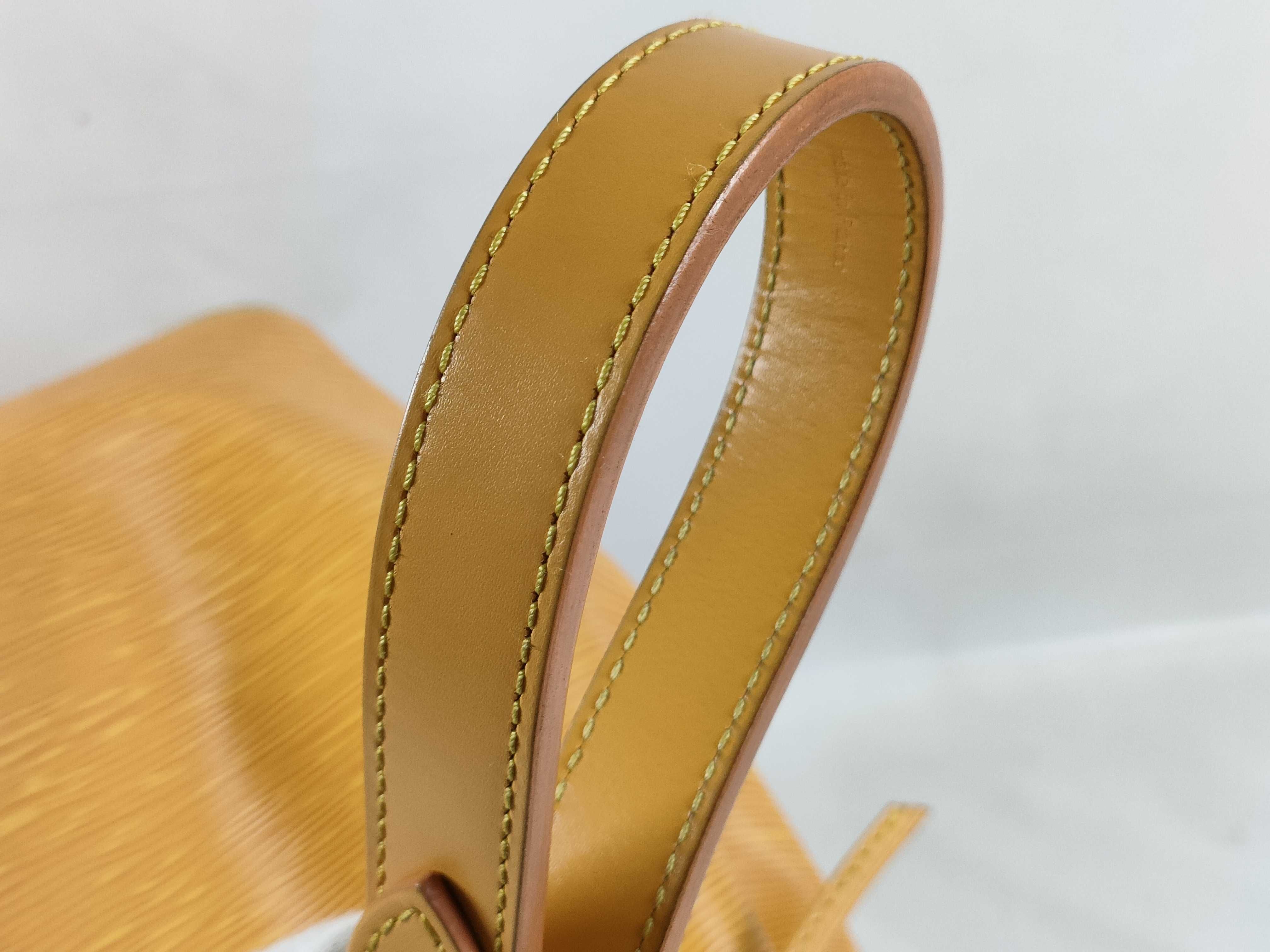 Epi Petit Noé M44103 Shoulder Bag — view 4