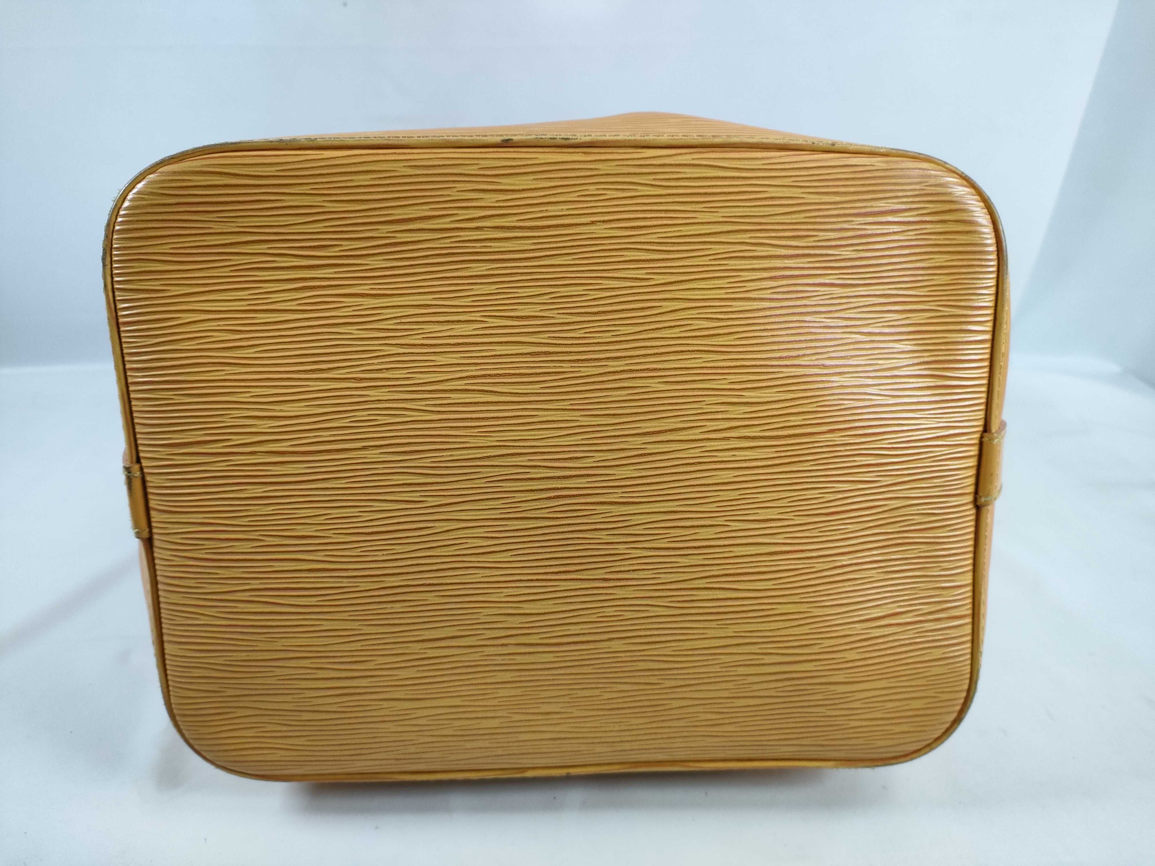Epi Petit Noé M44103 Shoulder Bag — view 7