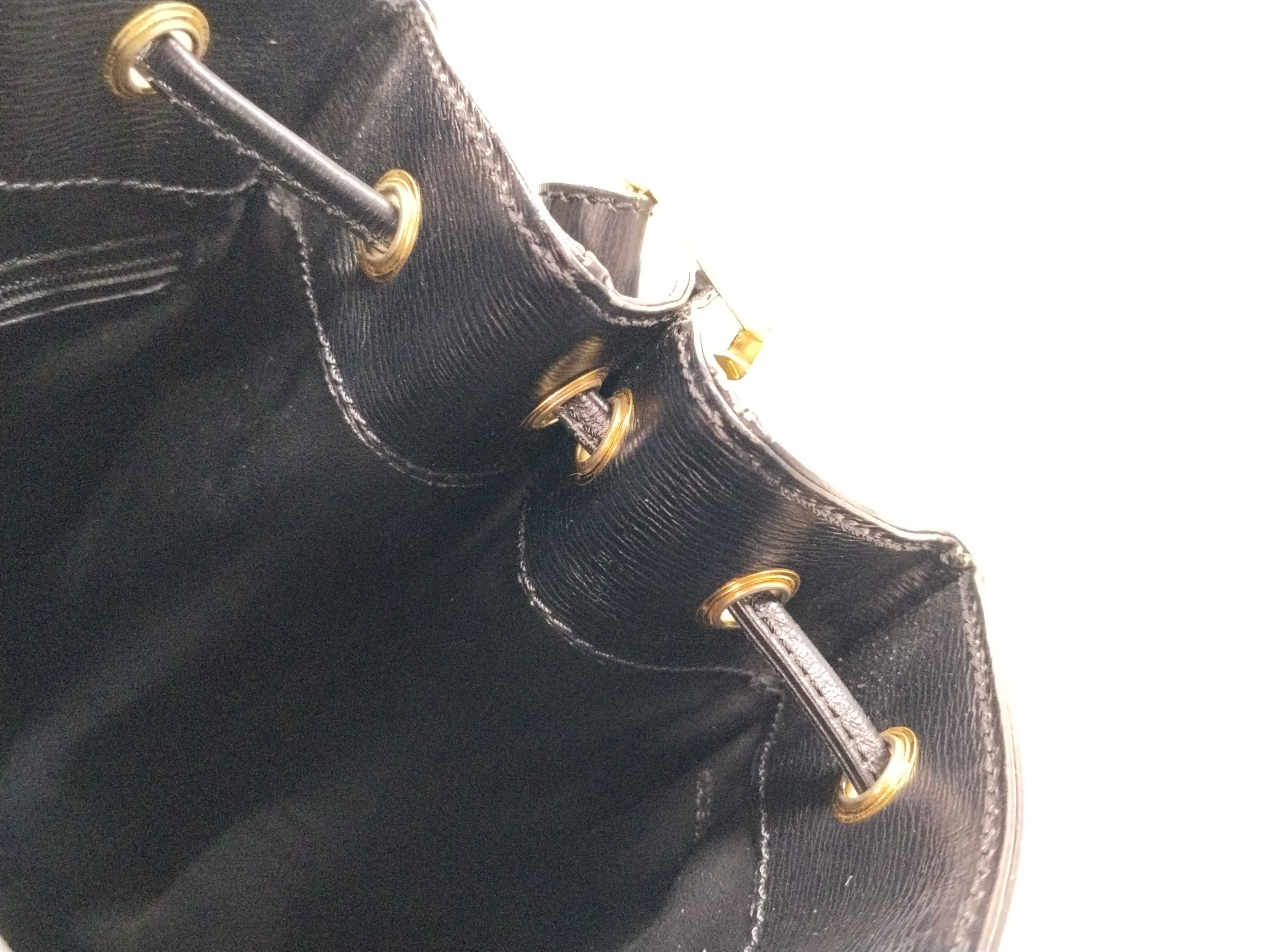 Leather Drawstring Bag Shoulder Bag — view 10