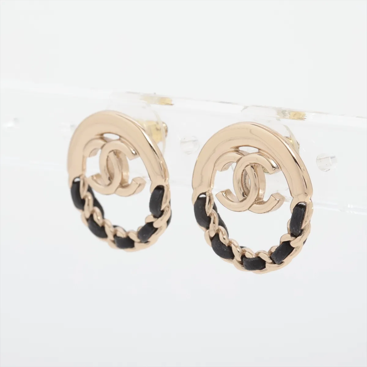 Coco Mark B22P Earrings (Pair) GP x Leather Black x Gold — view 3