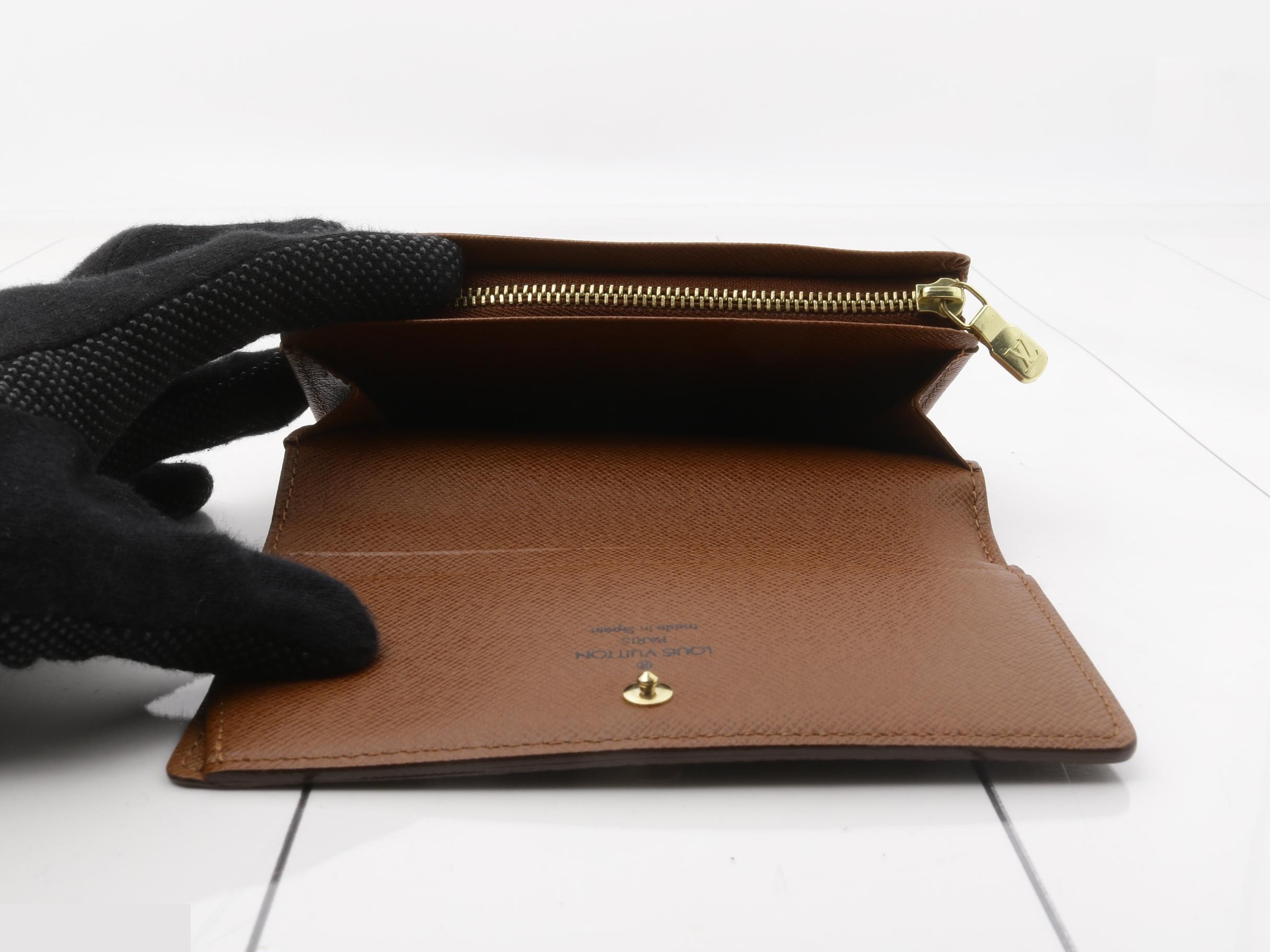 wallet — view 4