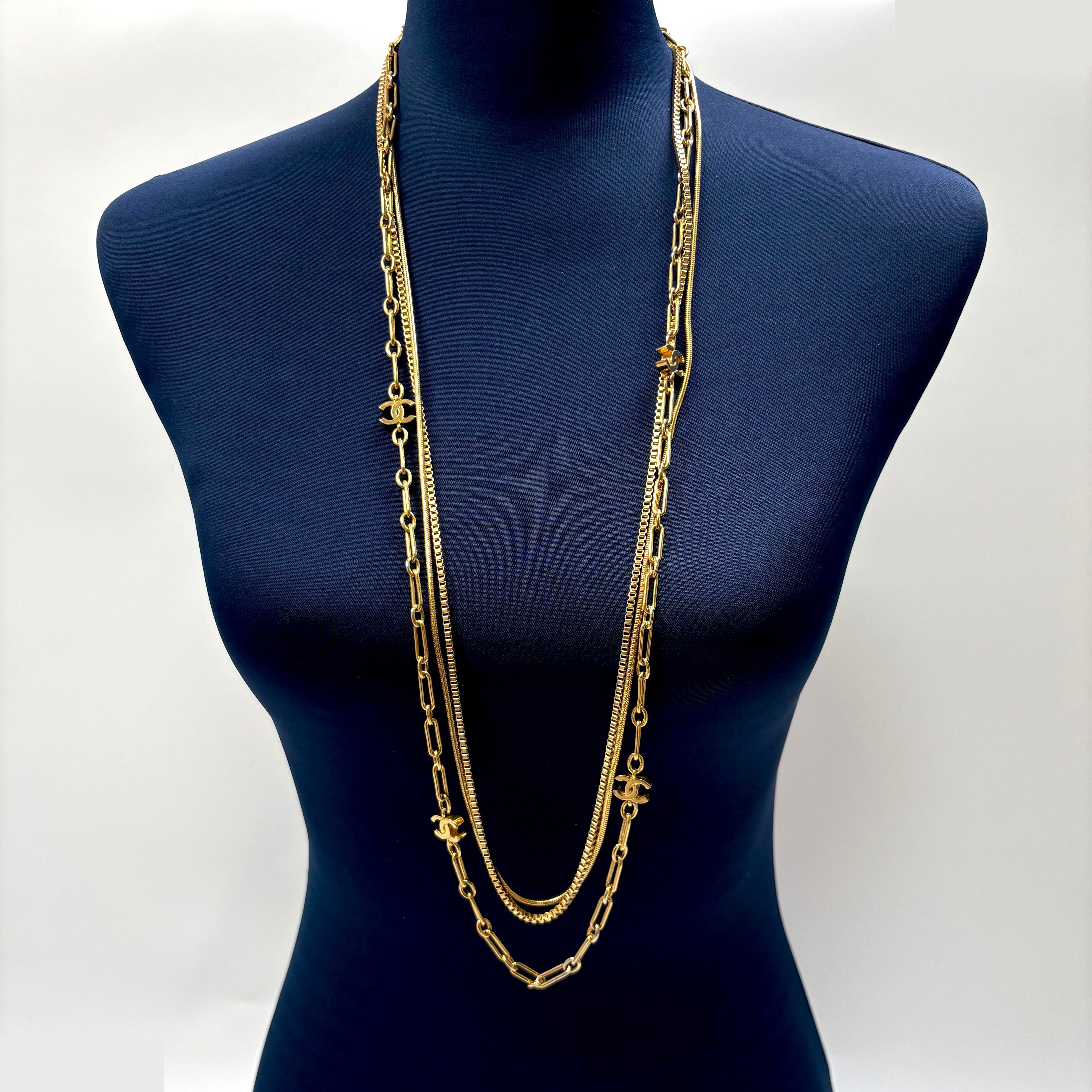 Triple chain necklace pendant with Coco Mark (precious metal), neck circumference approximately 90cm — view 2