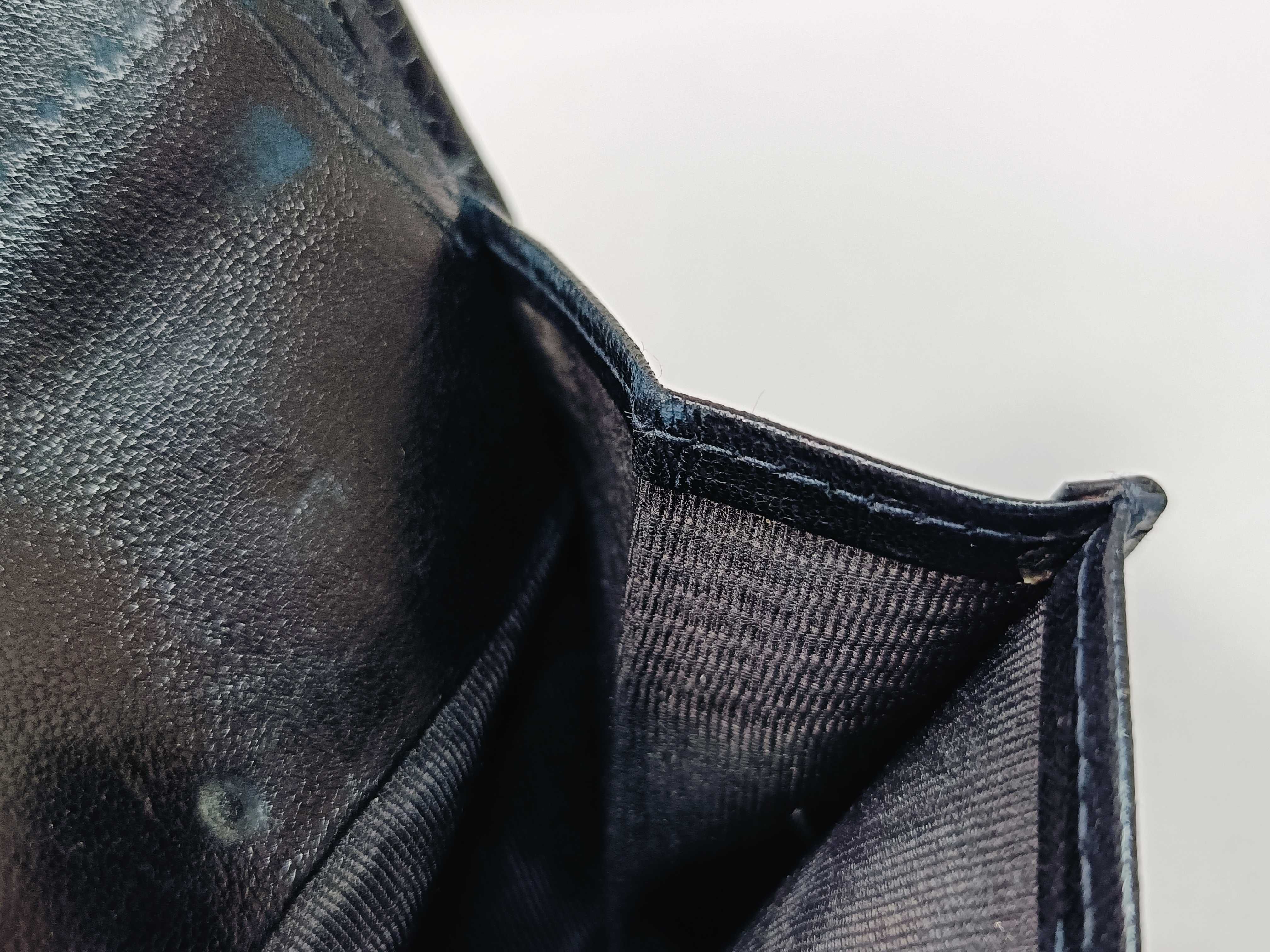 Caviar Skin Matelassé Bi-fold Wallet — view 10