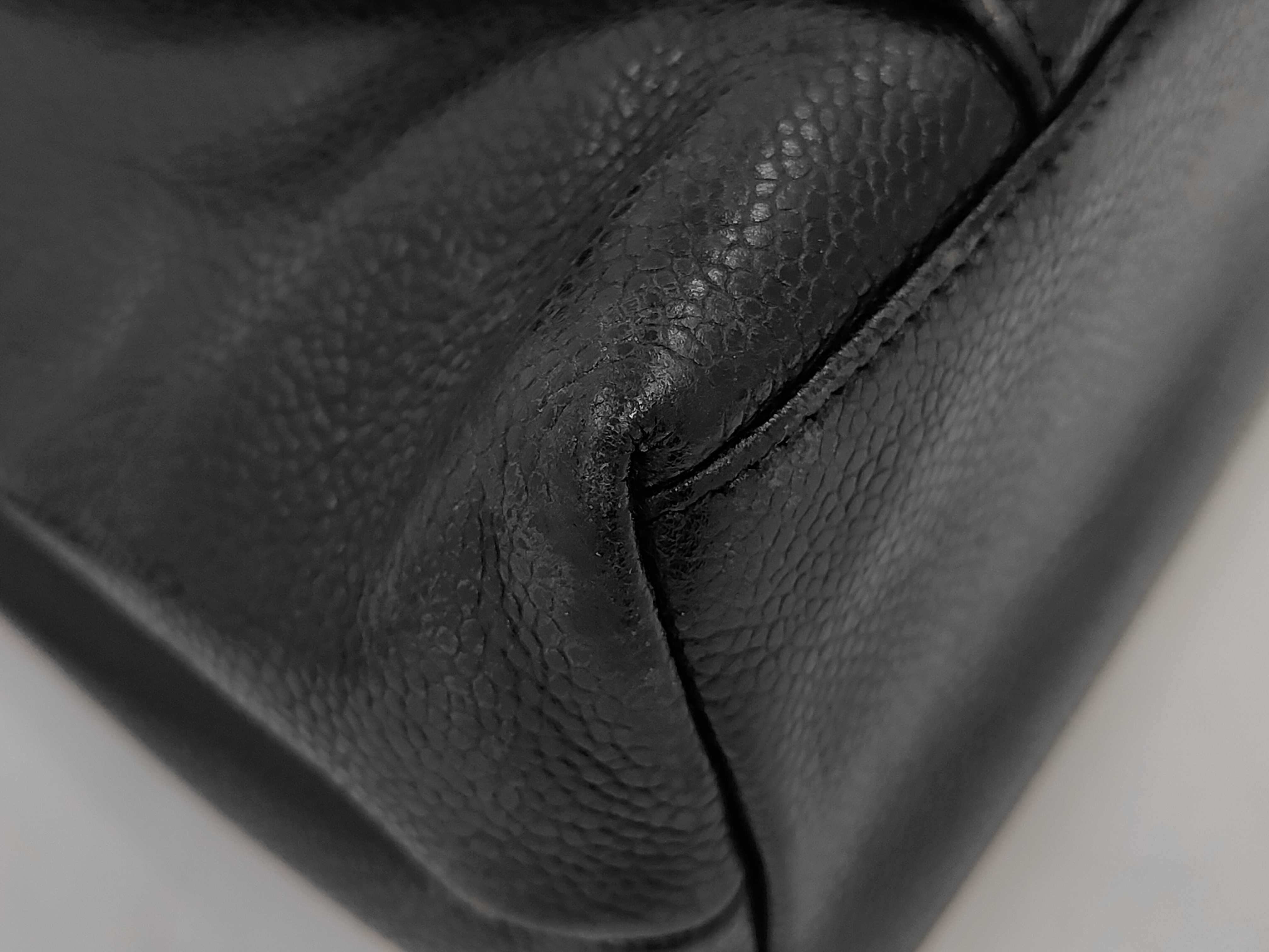 Caviar Skin Turnlock Chain Bag Tote Bag — view 3