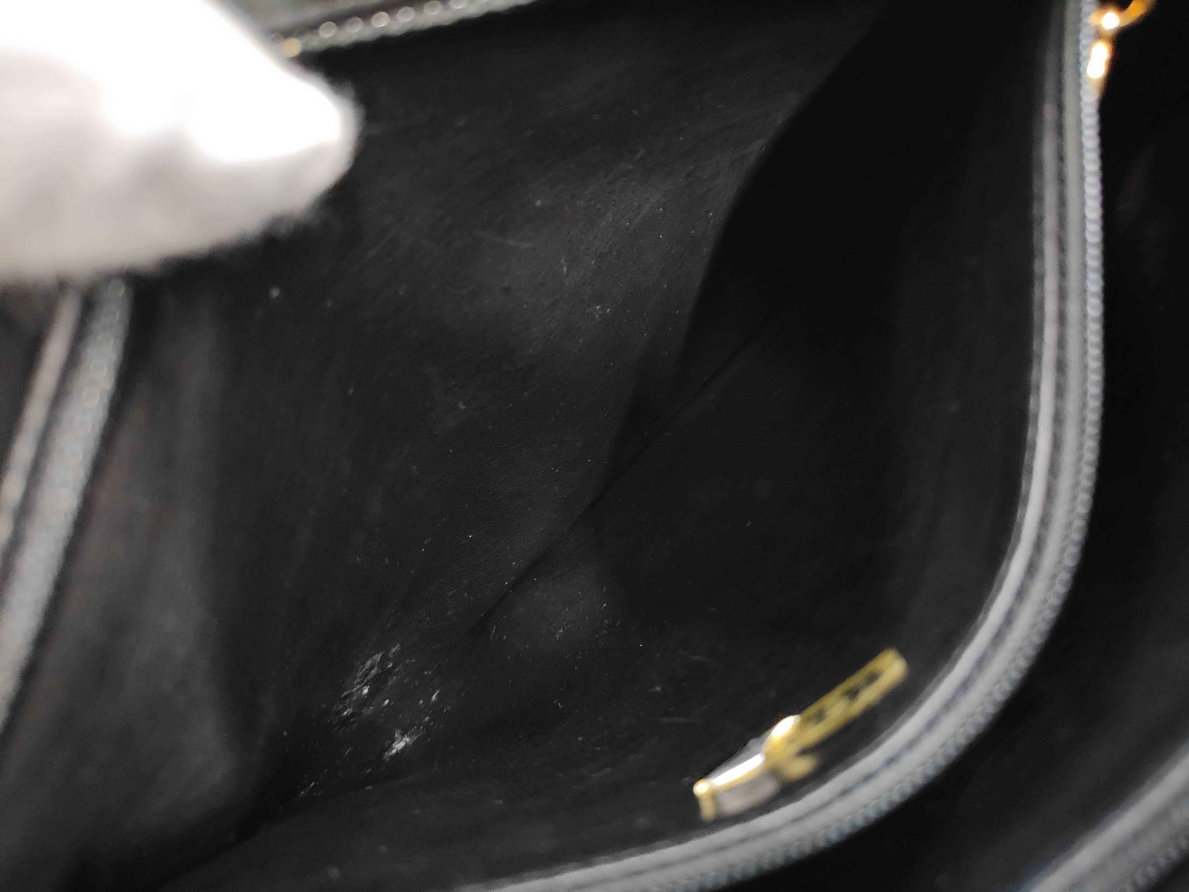 Caviar Skin Turnlock Chain Bag Tote Bag — view 9