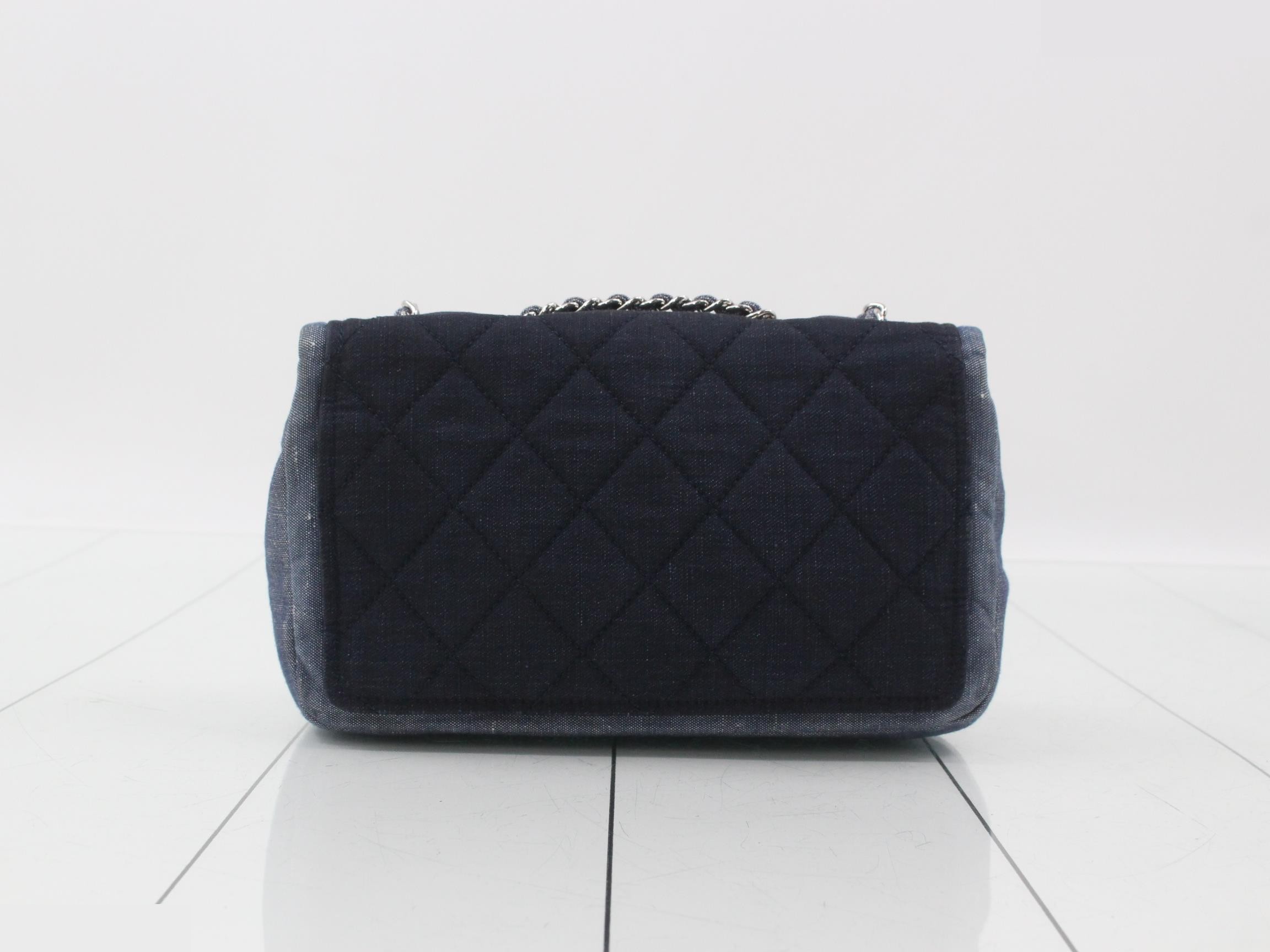 Chain handbag, Matelassé, denim — view 2