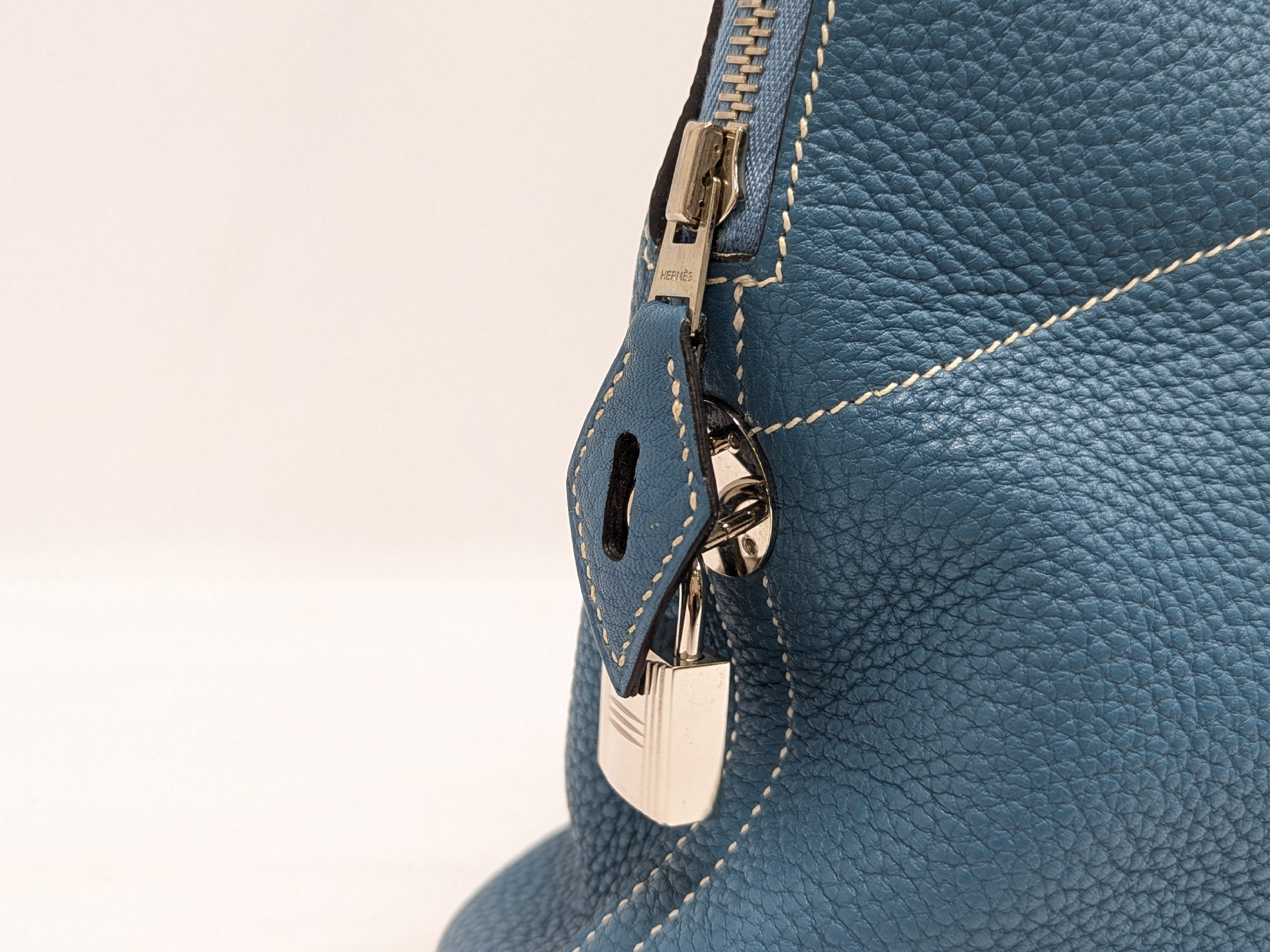Bolide 31 Taurillon Clemence Blue Jean O stamp shoulder bag — view 9