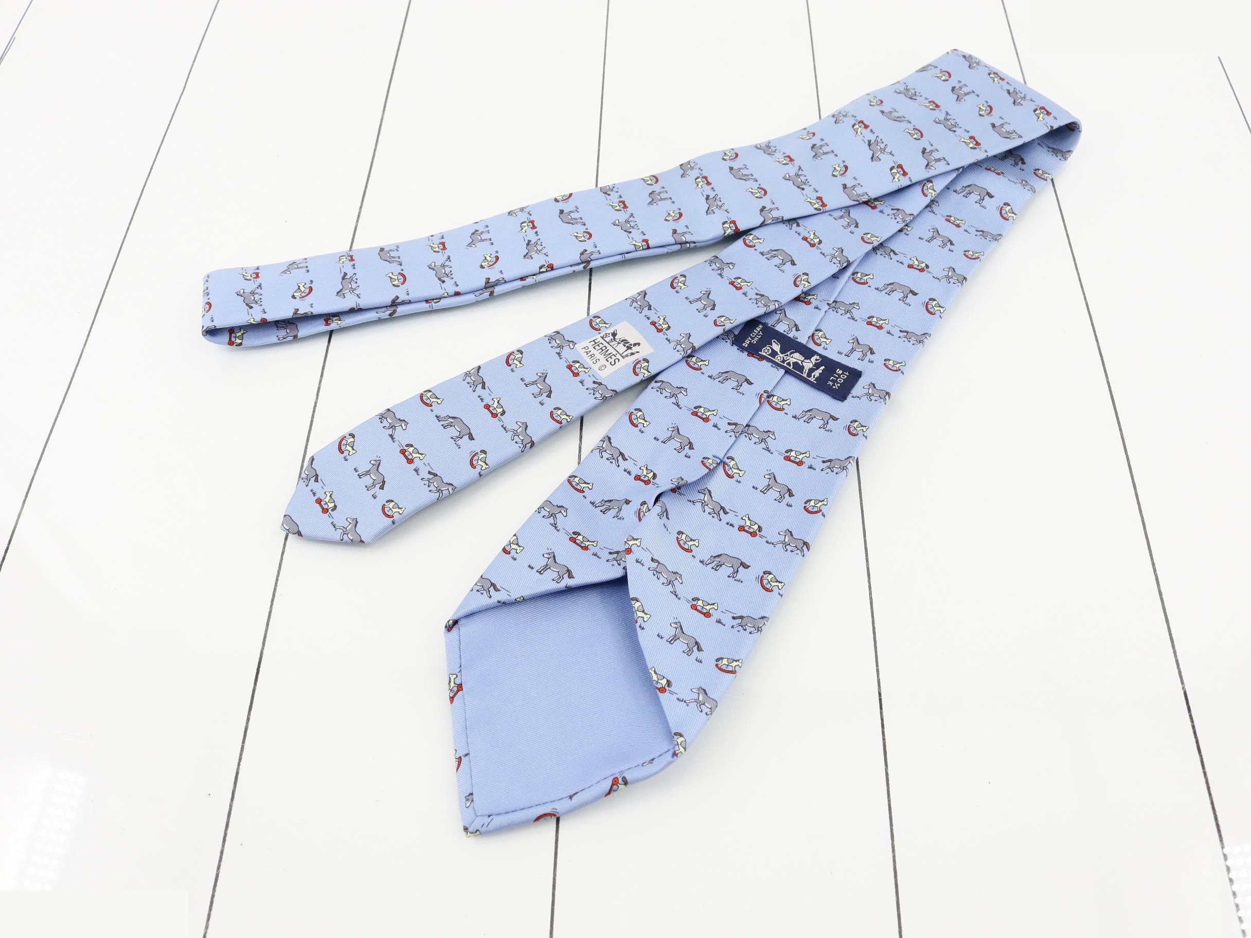 Silk necktie with tag. — view 2