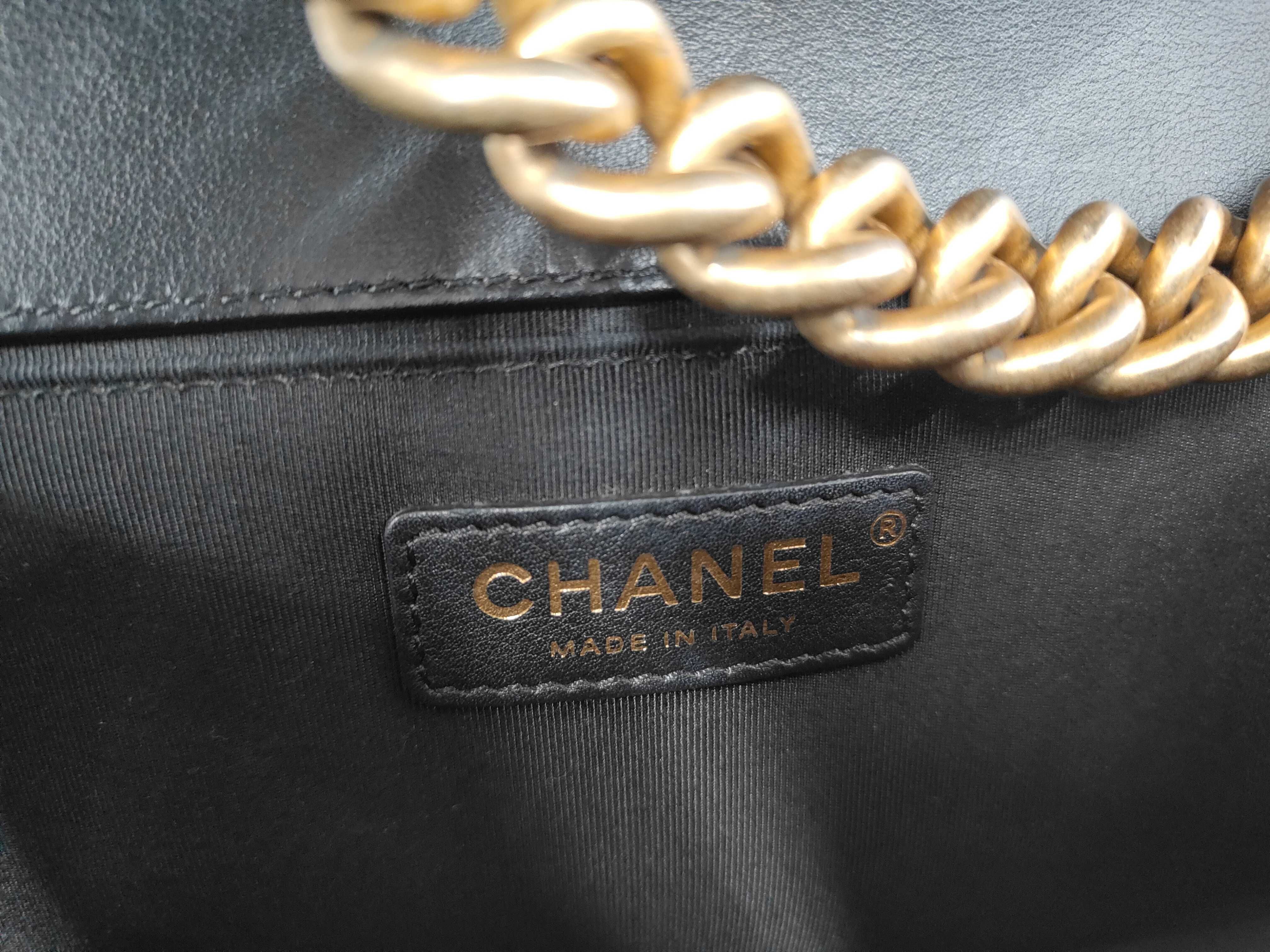Boy Chanel Matelassé Chain Shoulder Medium Shoulder Bag — view 10