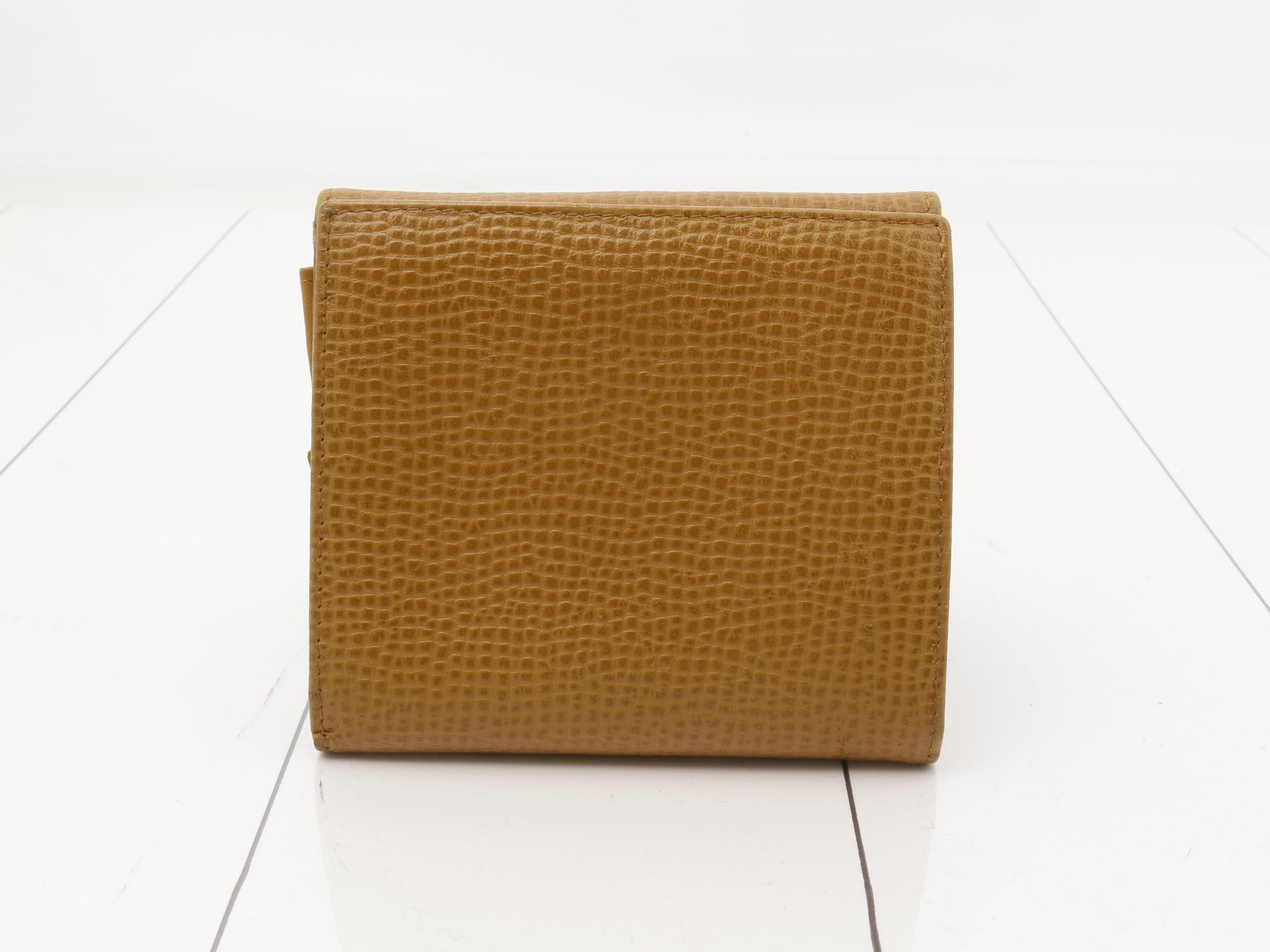 wallet — view 2