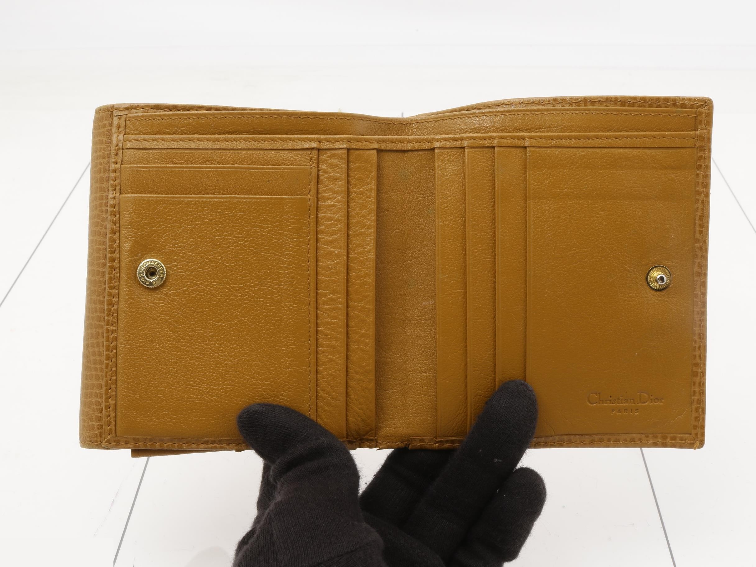 wallet — view 4
