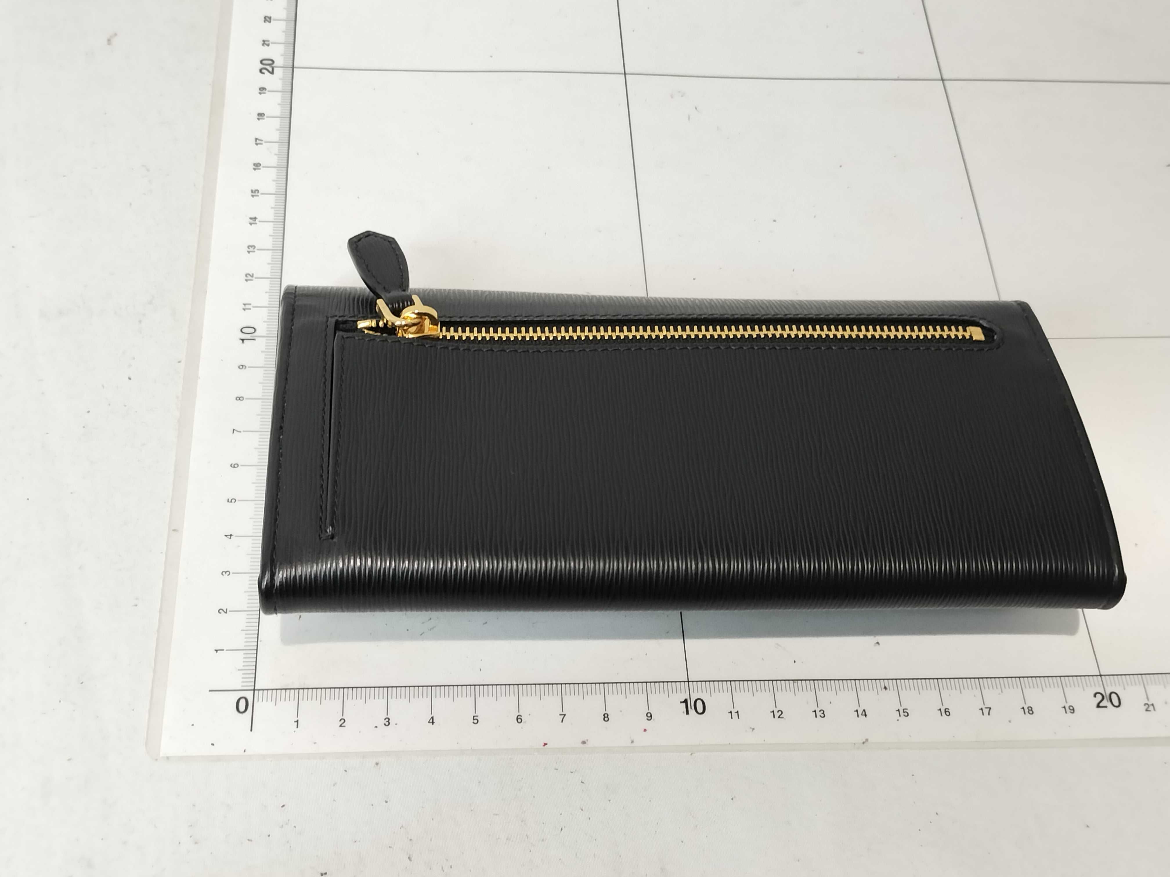 wallet — view 2