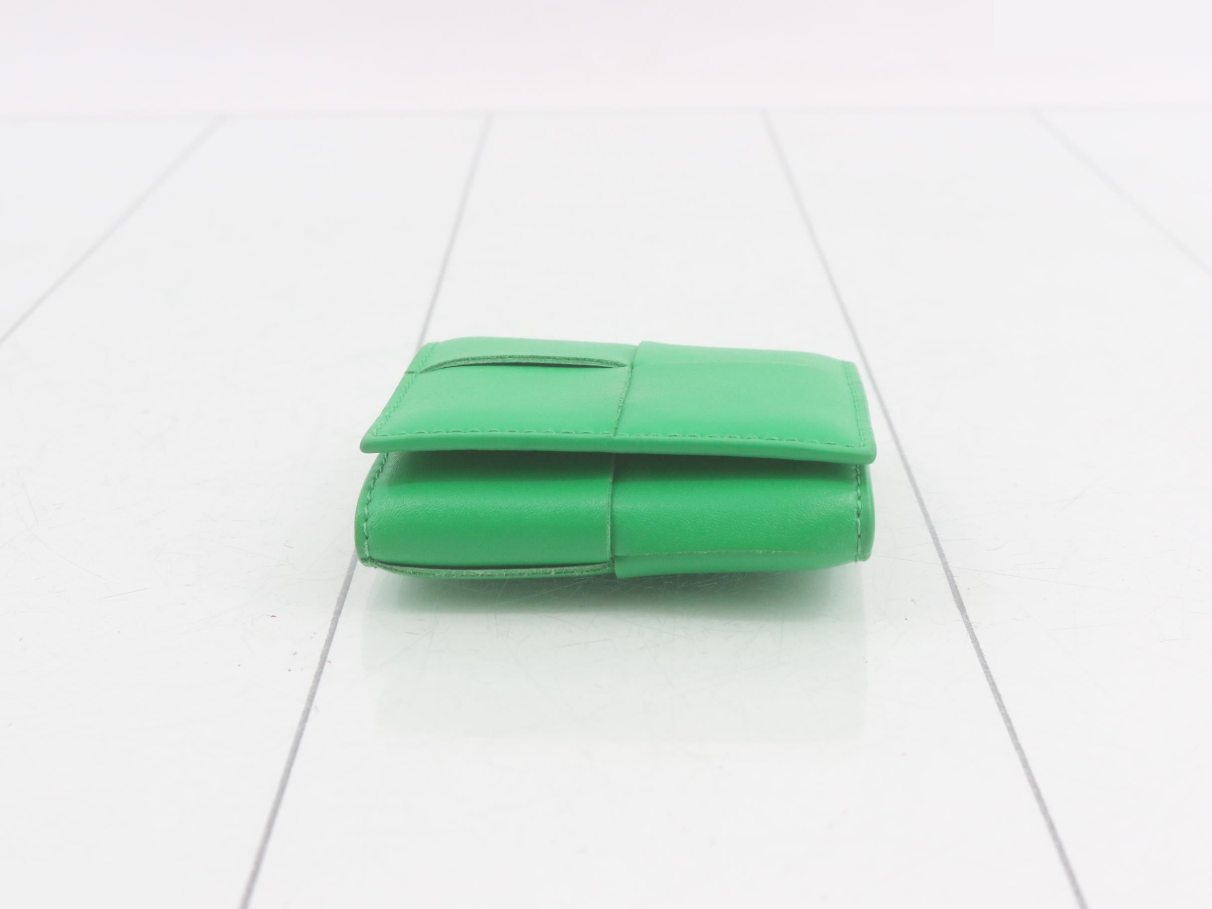 Cassette coin case, green, box, storage bag — view 3