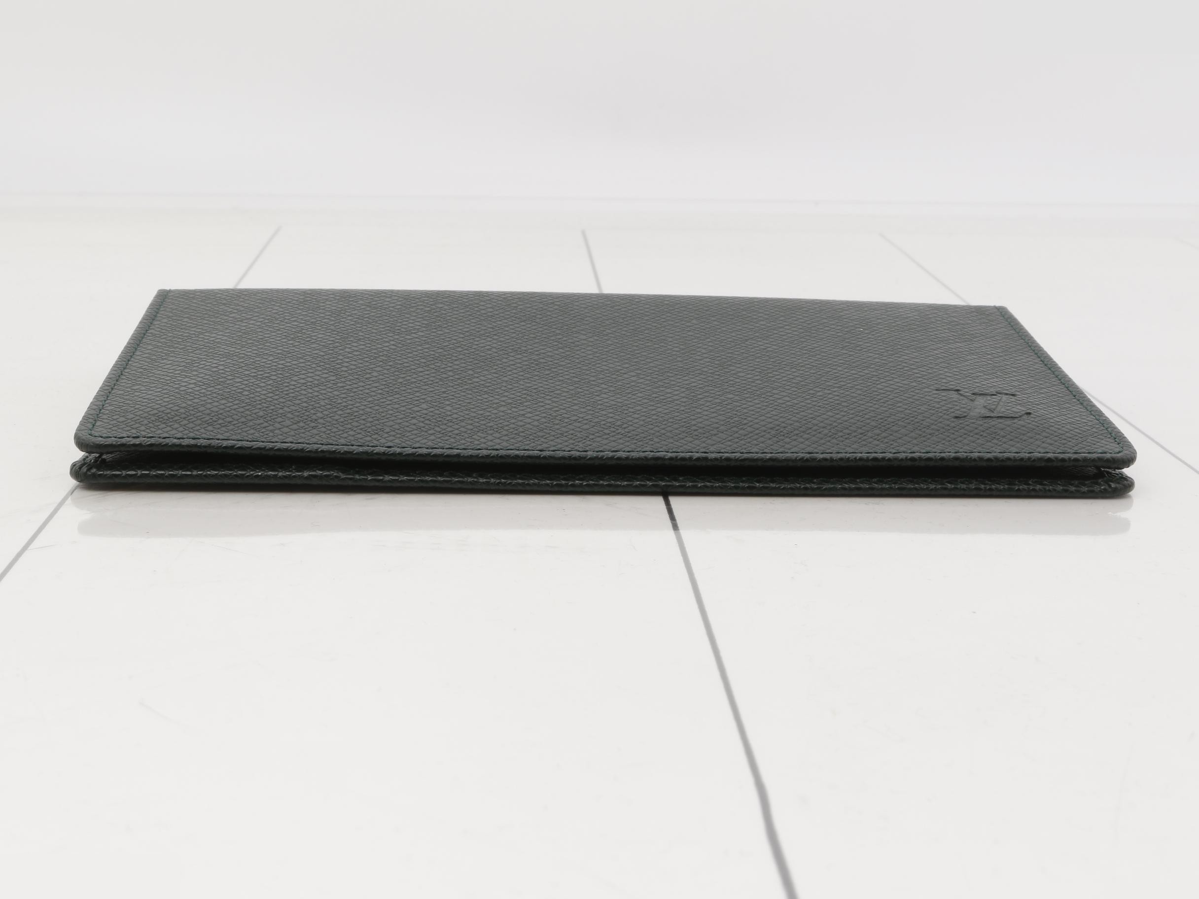 Green cover — view 3
