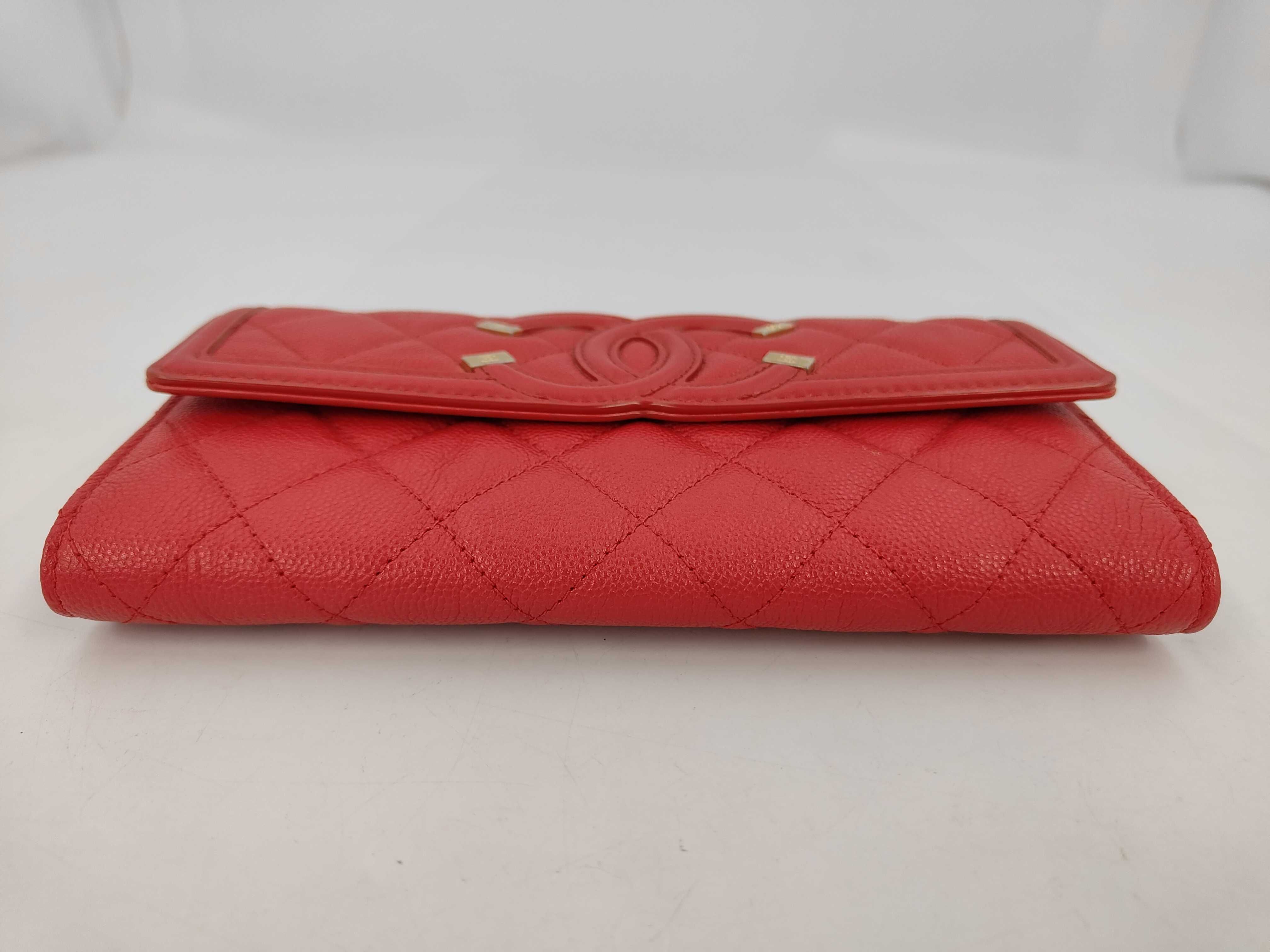 CC Filigree Wallet, Caviar Leather, Red — view 3